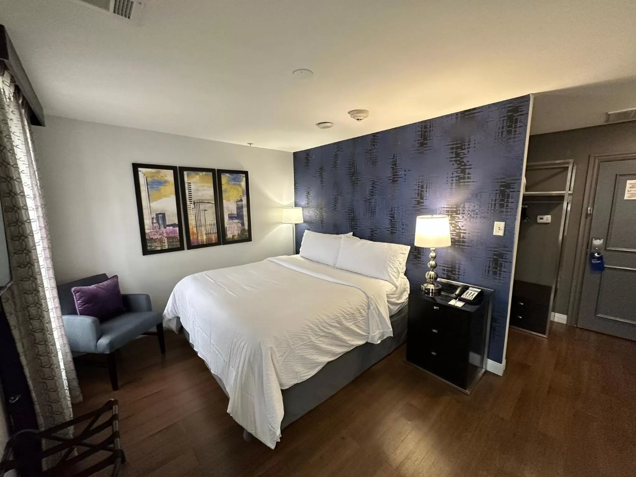 Bed in Holiday Inn Express - Dallas Downtown by IHG