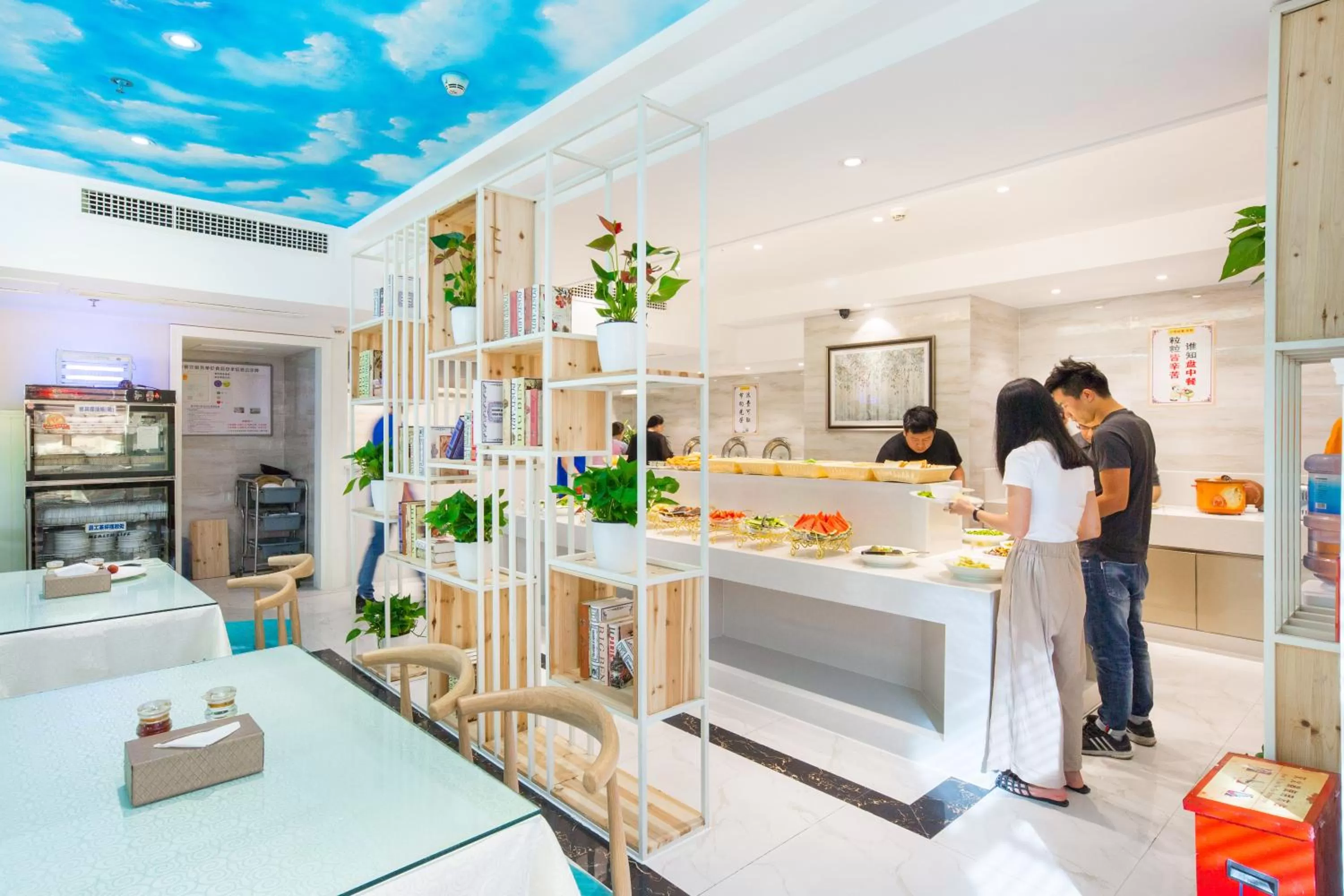 Restaurant/places to eat in Lingshang Hotel