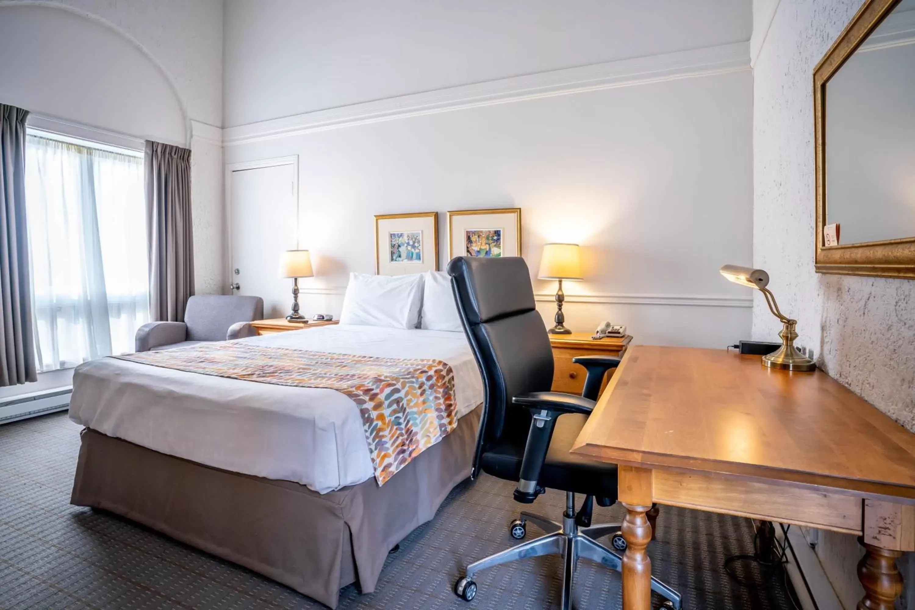 Queen Room with Garden View in Hôtel Chéribourg Queen Room with Garden View in Hôtel Chéribourg