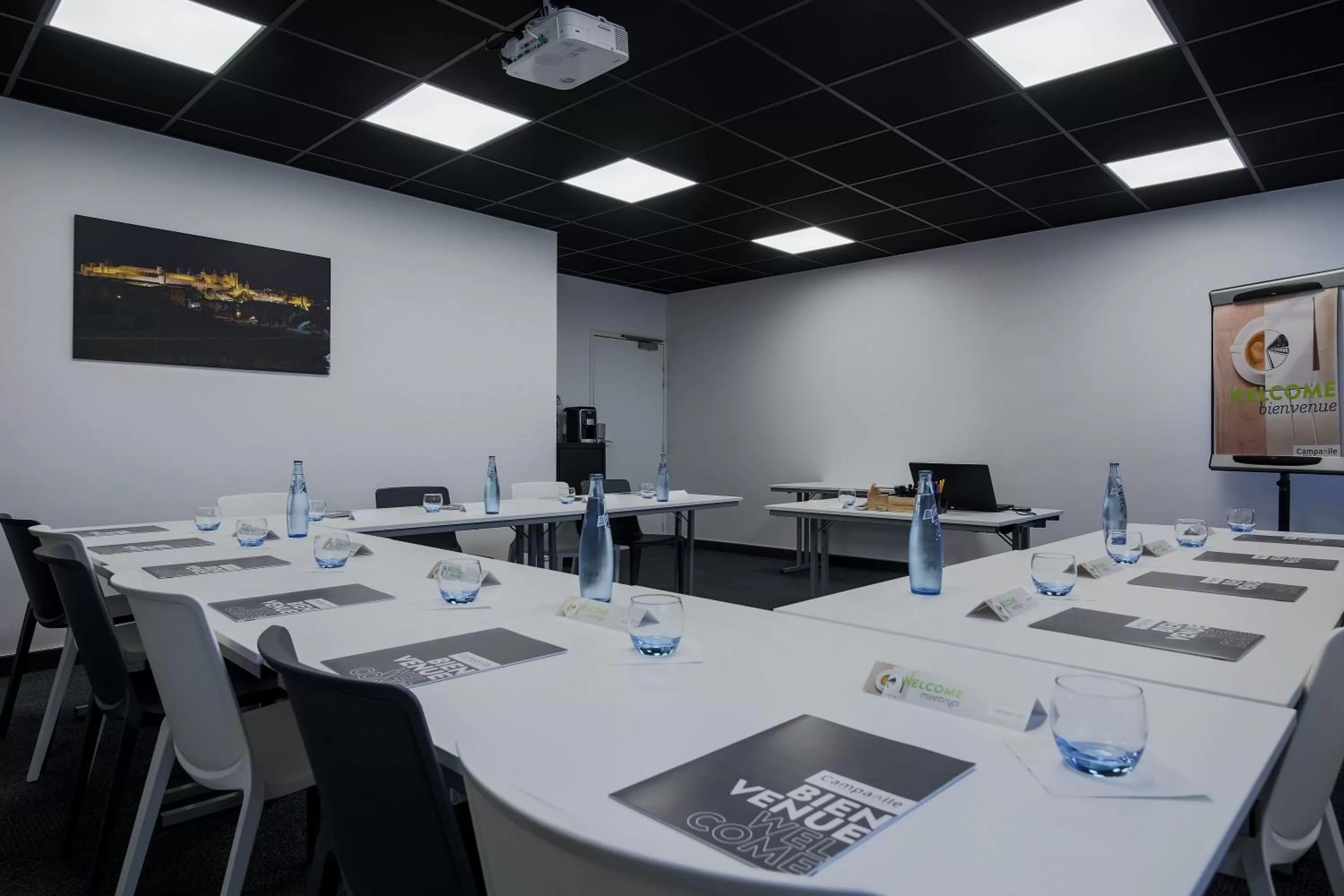 On-site shops in Campanile Carcassonne Est - La Cité