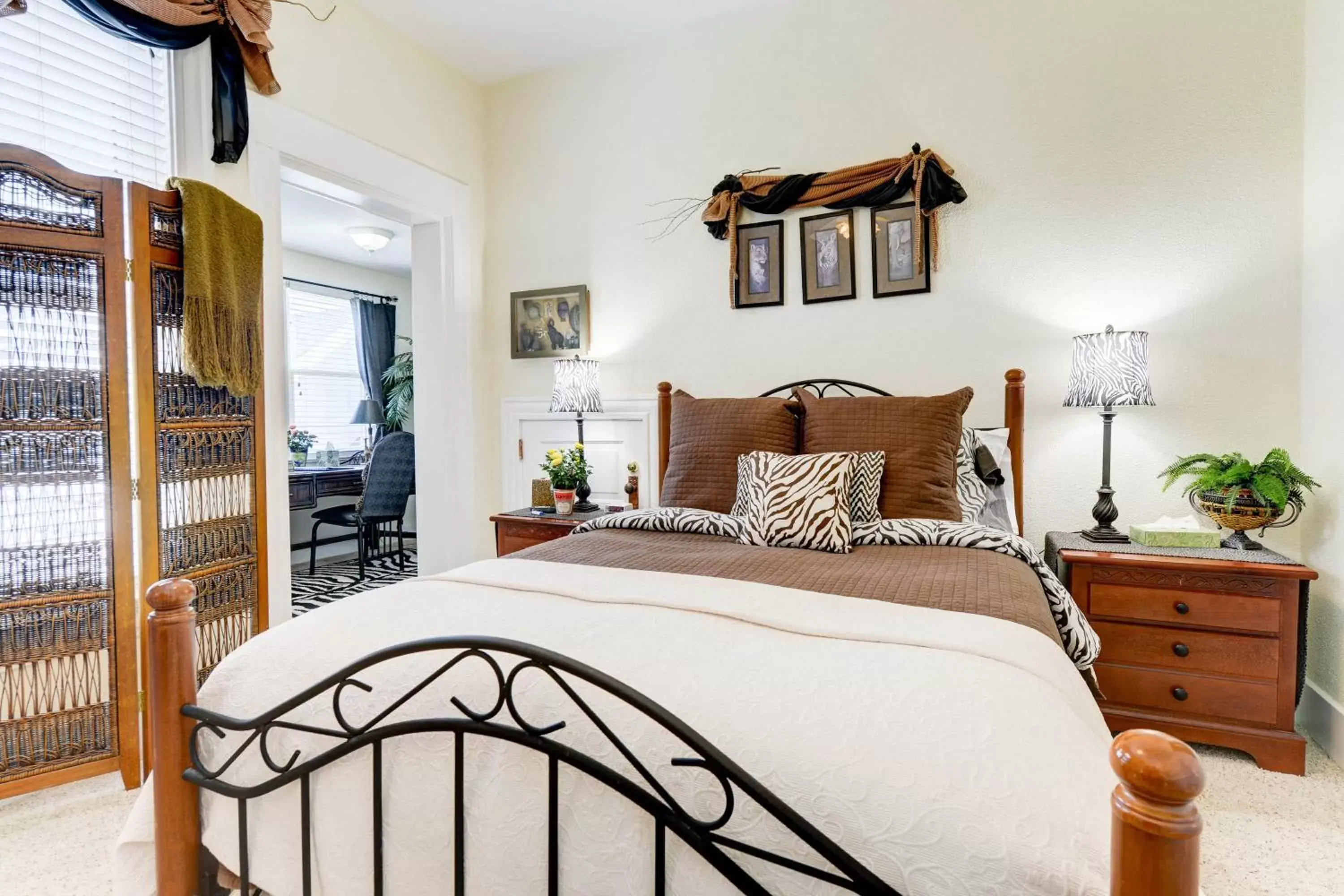 Superior Queen Room in The St. Mary's Inn, Bed and Breakfast Superior Queen Room in The St. Mary's Inn, Bed and Breakfast