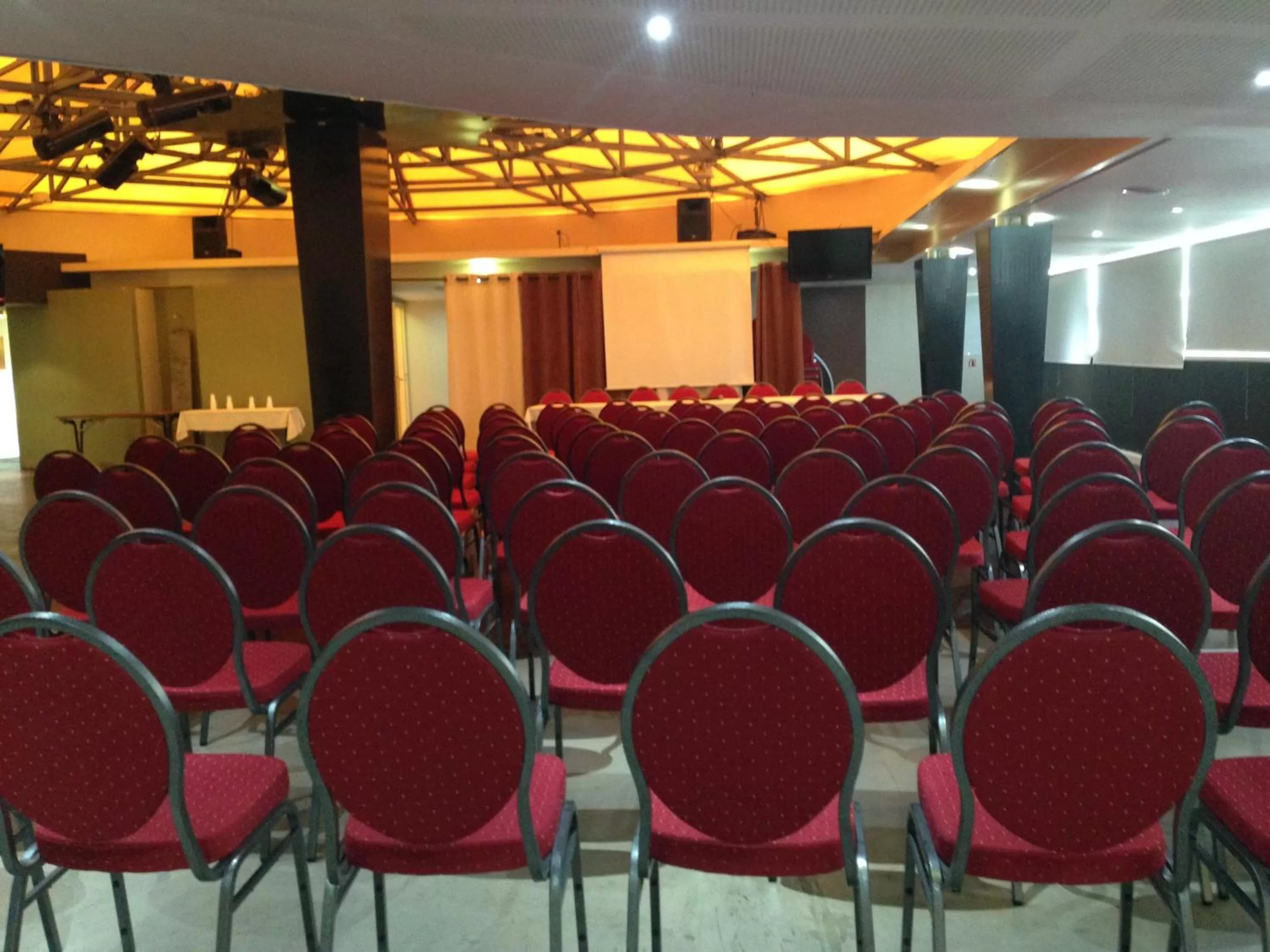 Business facilities in Hotel Le Phoebus Garden & Spa