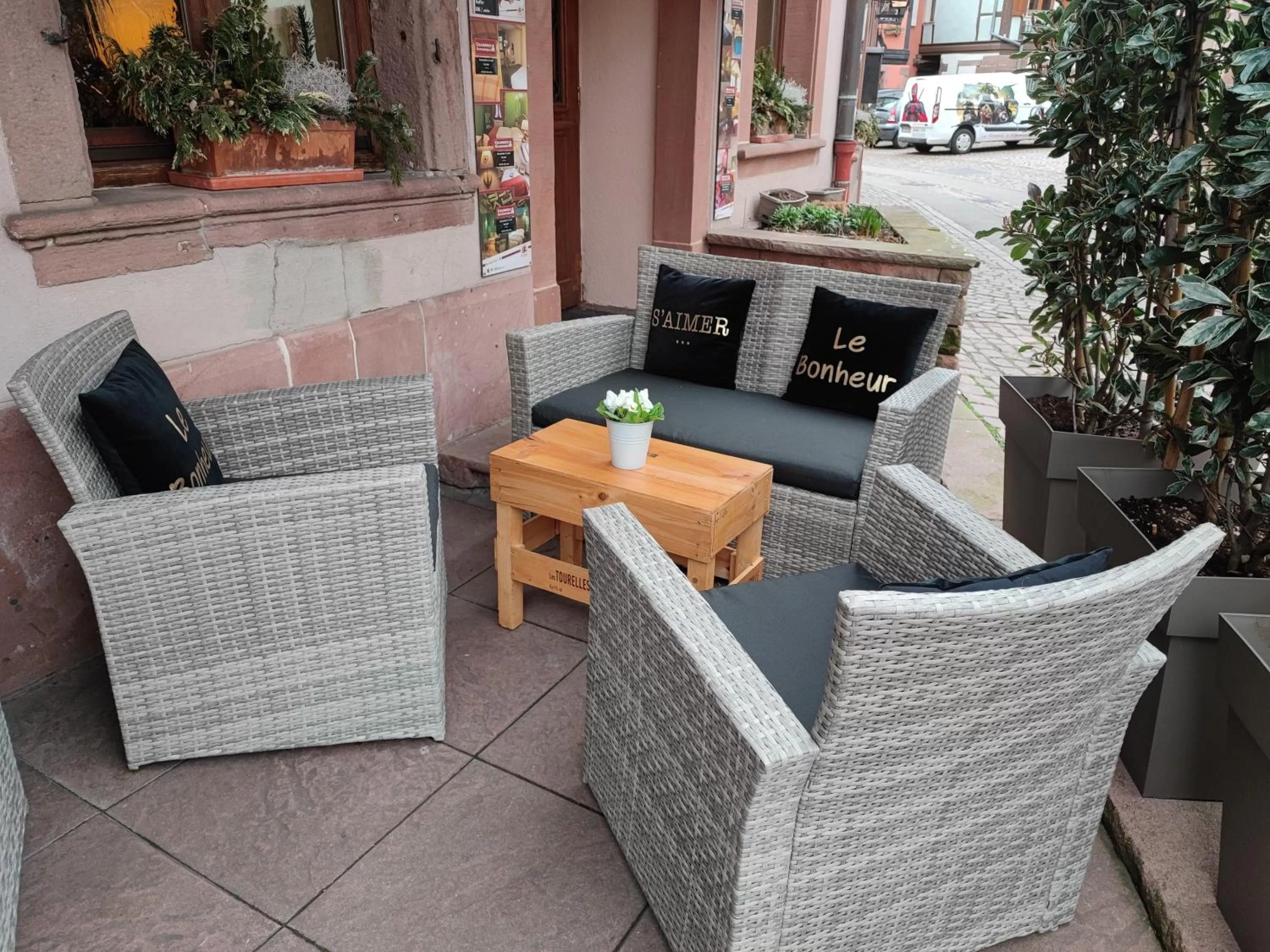 Patio, Seating Area in Hôtel Au Lion