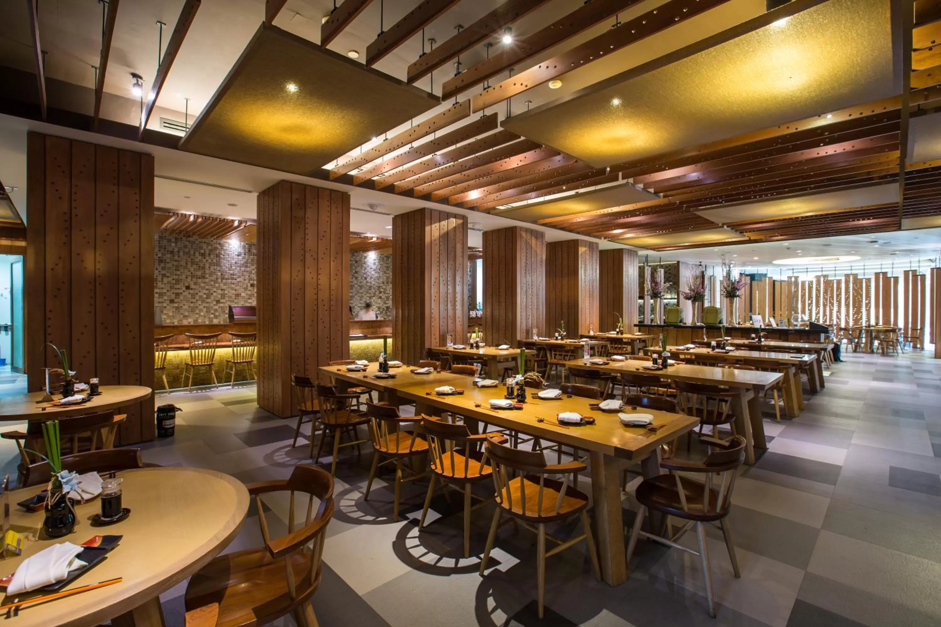 Restaurant/places to eat in Swissotel Bangkok Ratchada