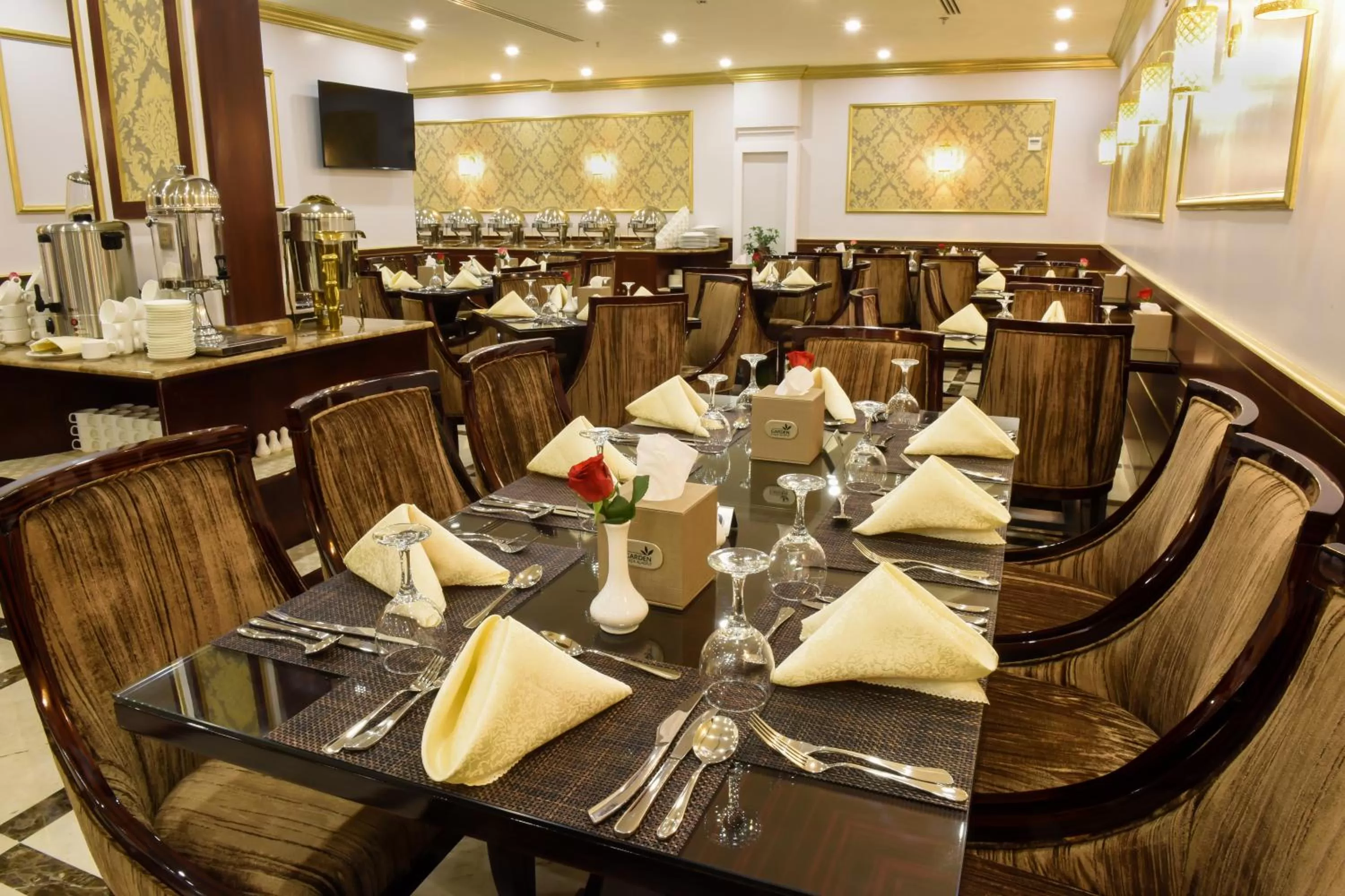 Restaurant/places to eat in Garden Plaza Hotel