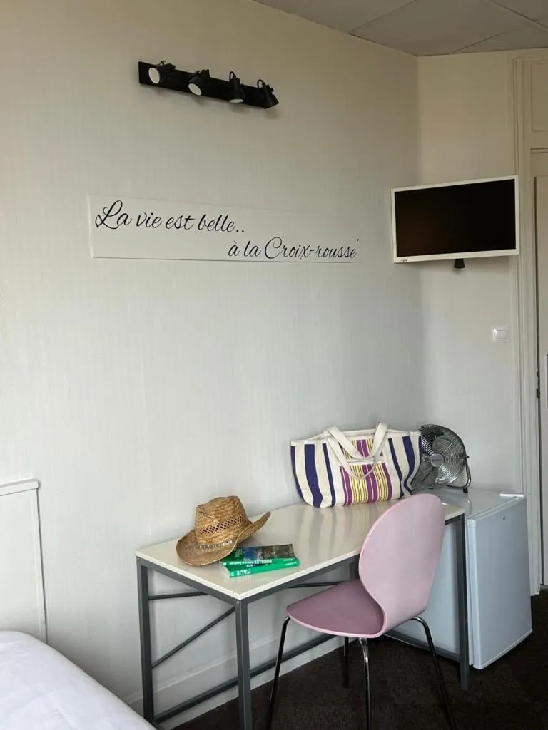 Bed in Hôtel de la Croix-Rousse