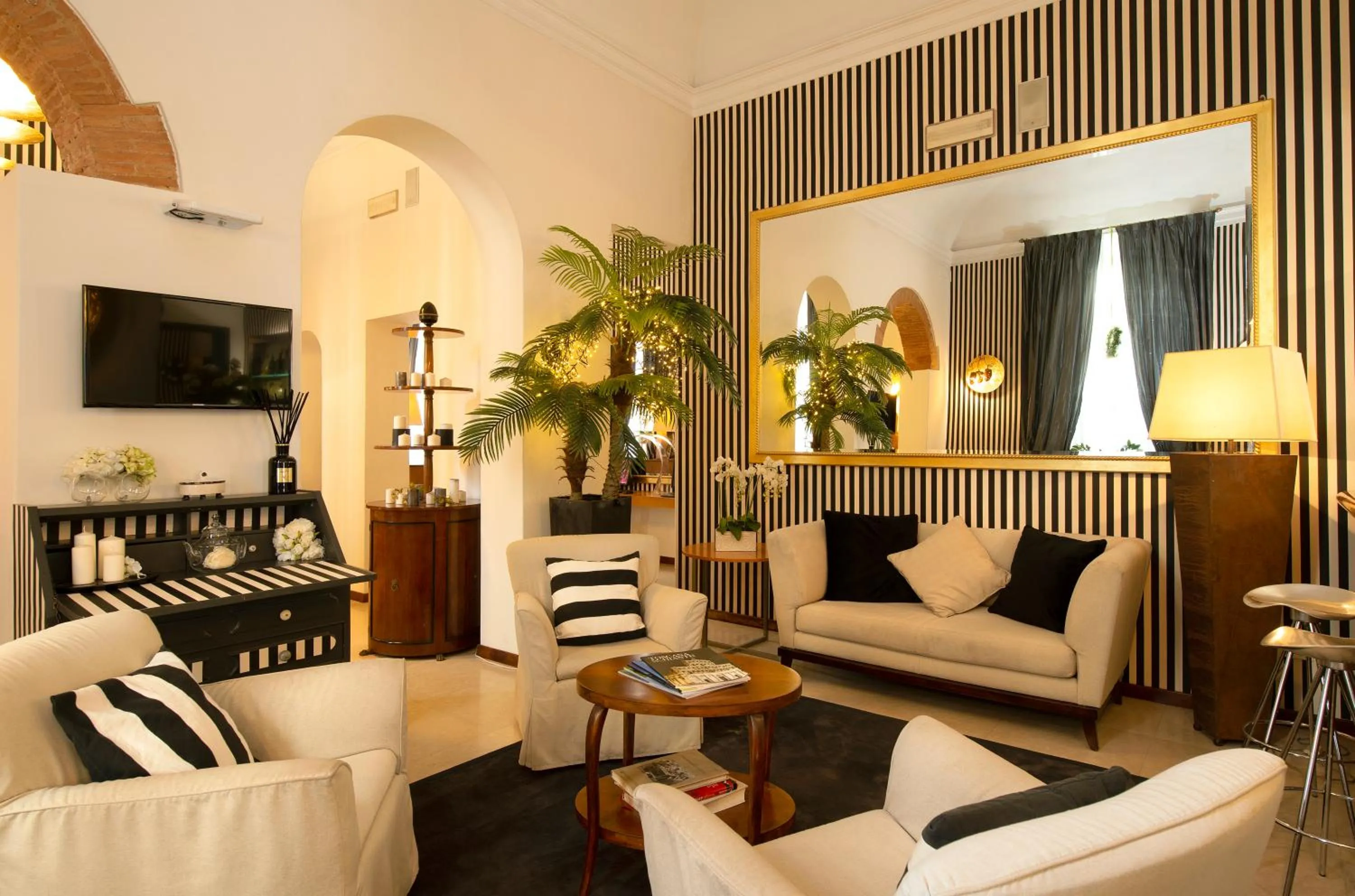 Communal lounge/ TV room in Hotel De La Pace, Sure Hotel Collection by Best Western