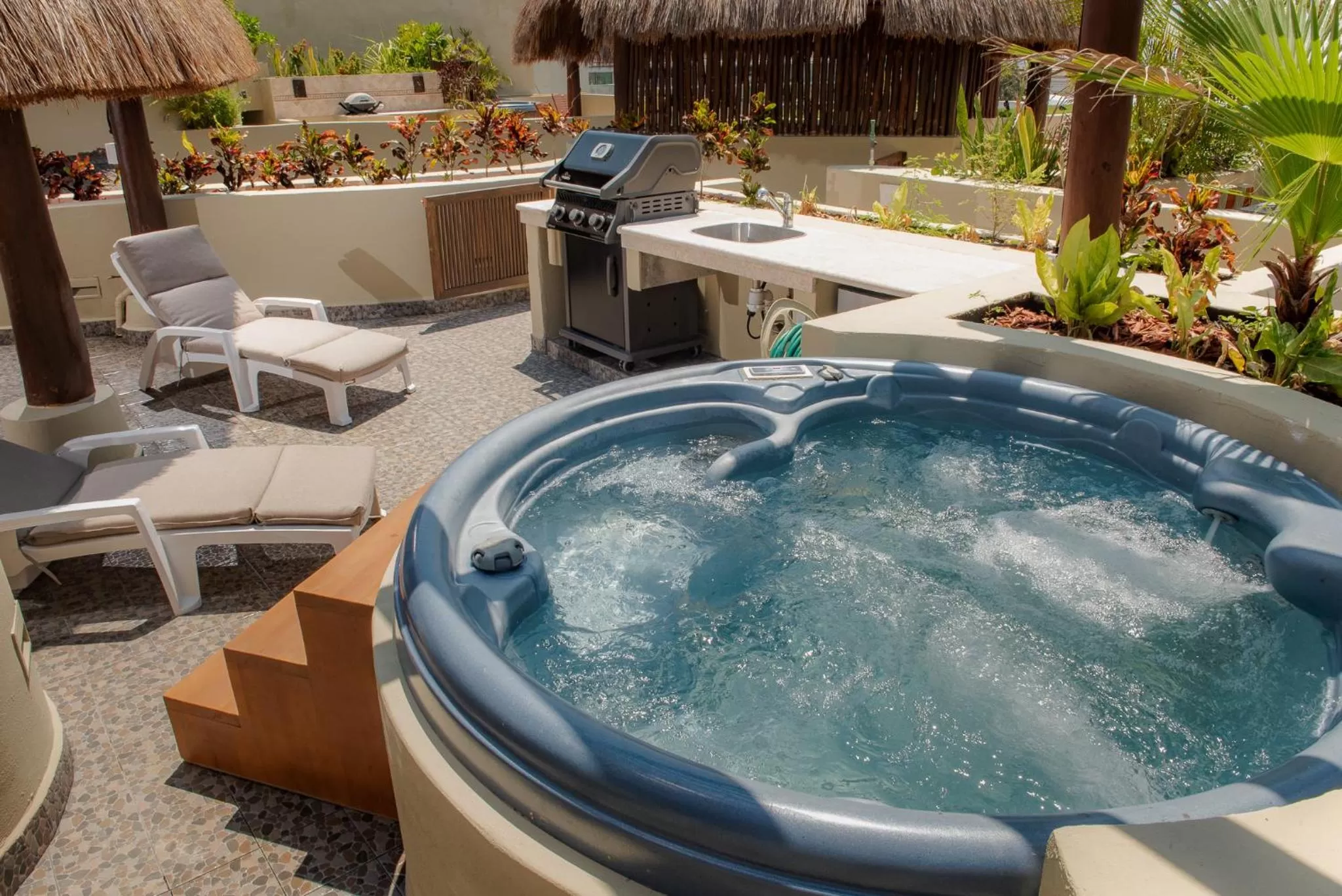 BBQ facilities in Maya Villa Condo Hotel and Beachclub