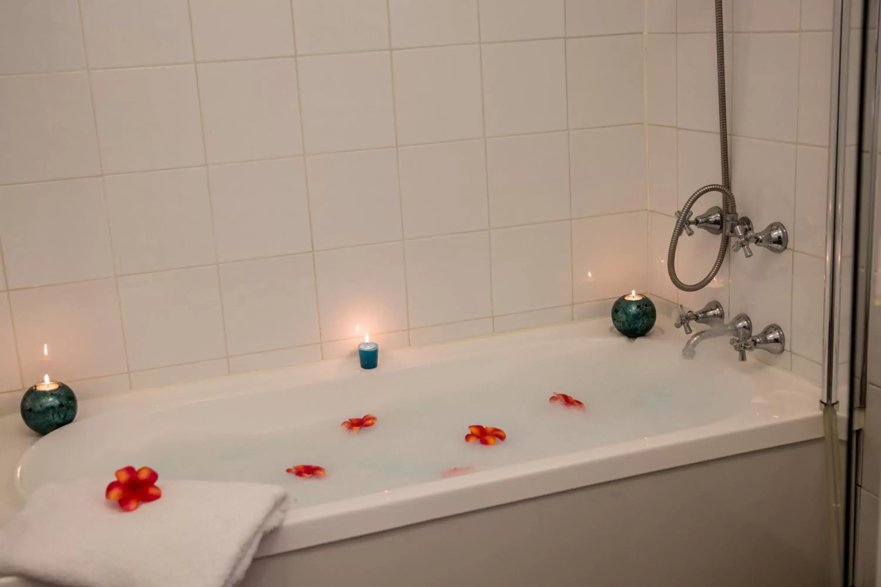 Executive King Suite with Bath in Tall Trees Motel Mountain Retreat Executive King Suite with Bath in Tall Trees Motel Mountain Retreat