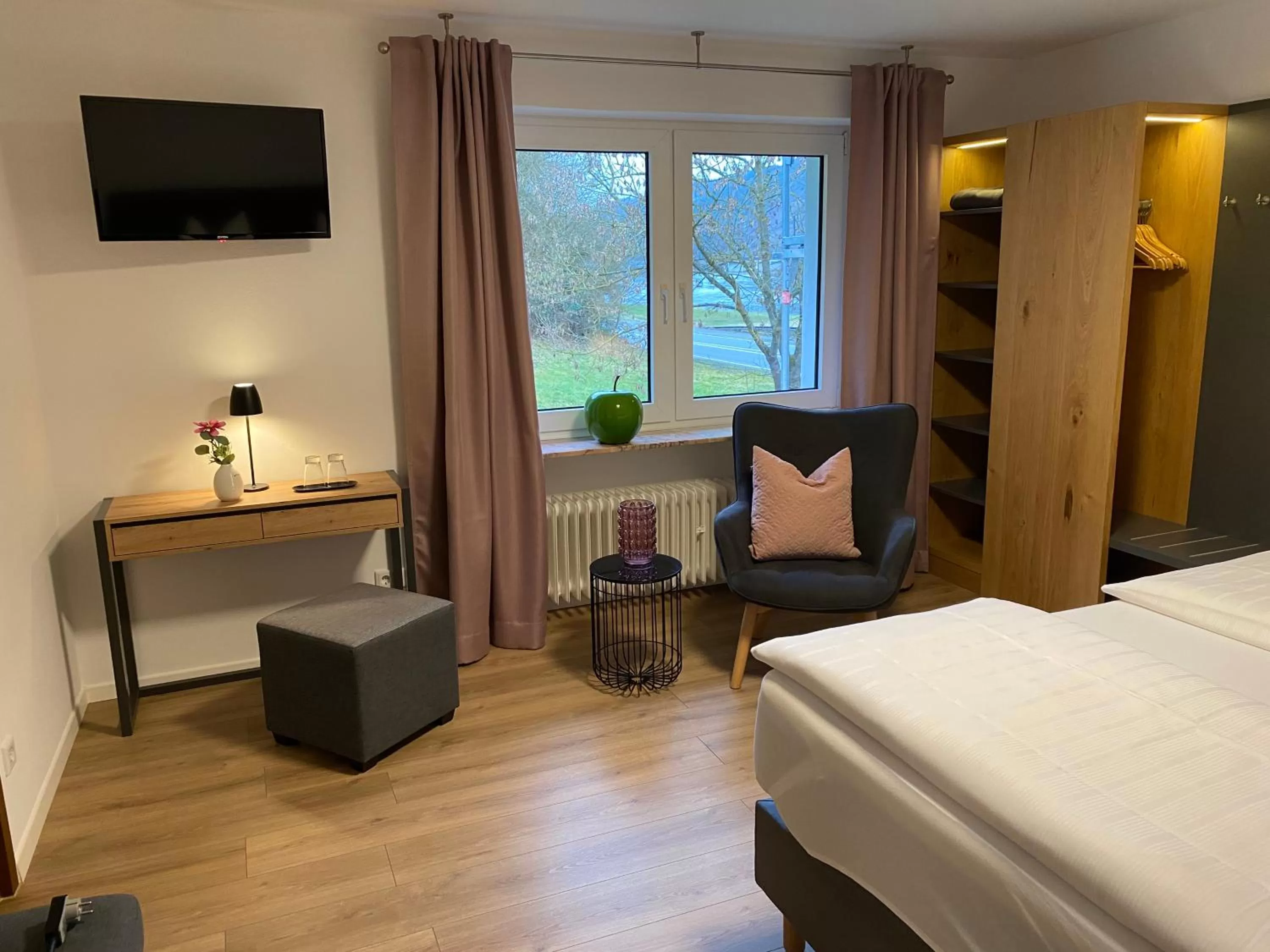 TV/Entertainment Center in Hotel Ostermann