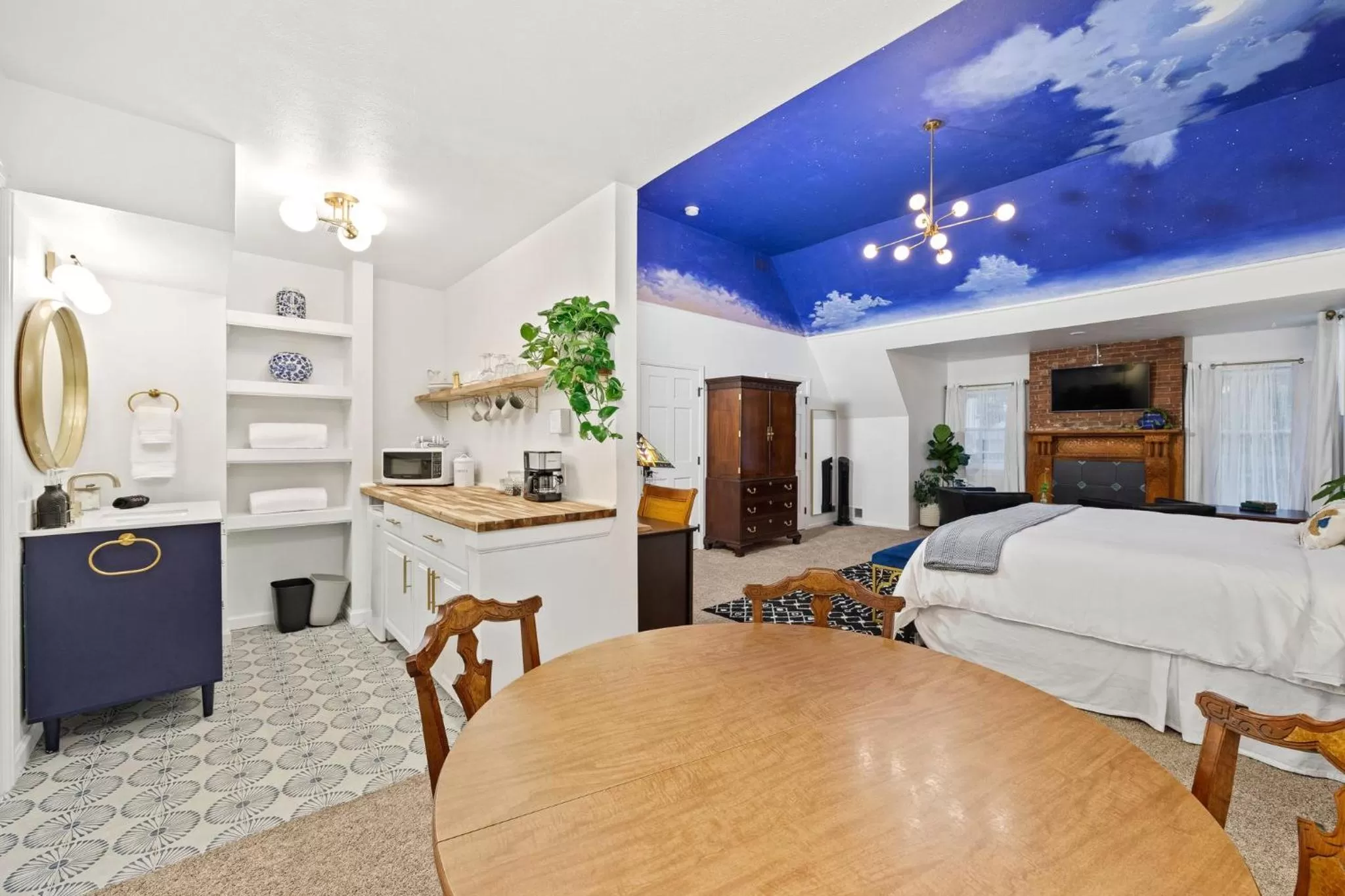 TV and multimedia, Bed in Flora House Denver