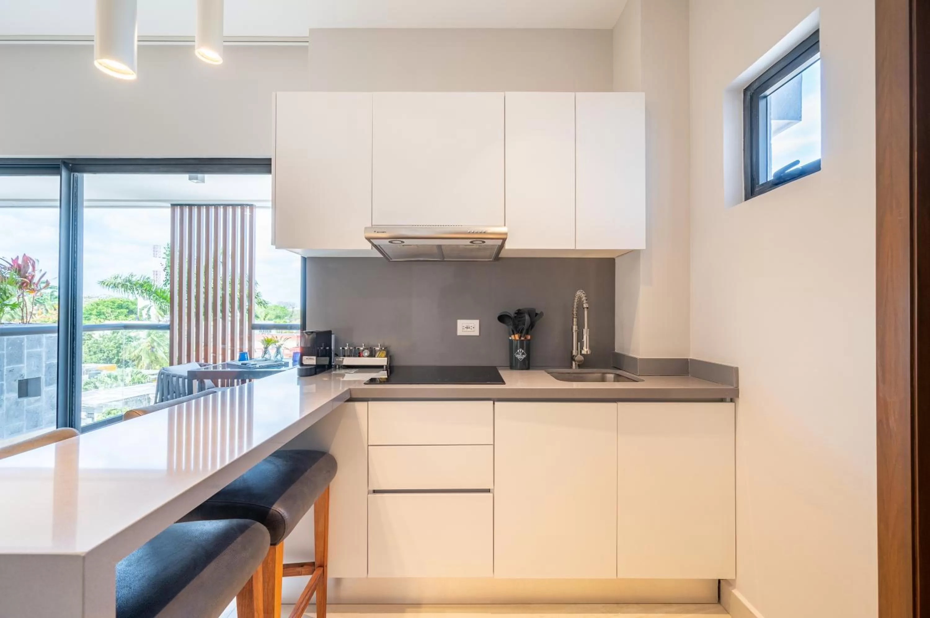 Kitchen or kitchenette in Kippal - Modern Oasis - ApartHotel