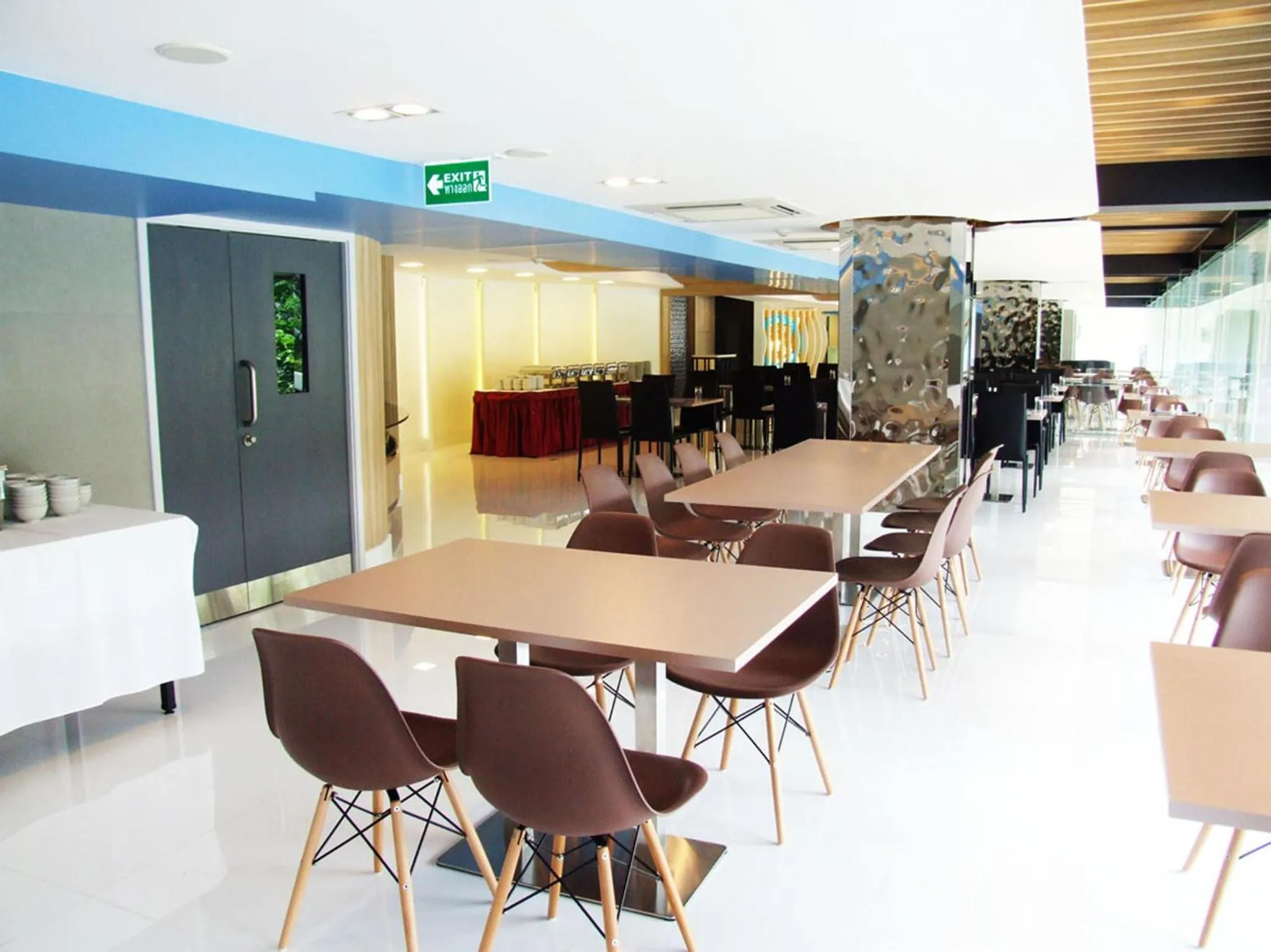 Restaurant/places to eat in Grand Tower Inn Sathorn Hotel