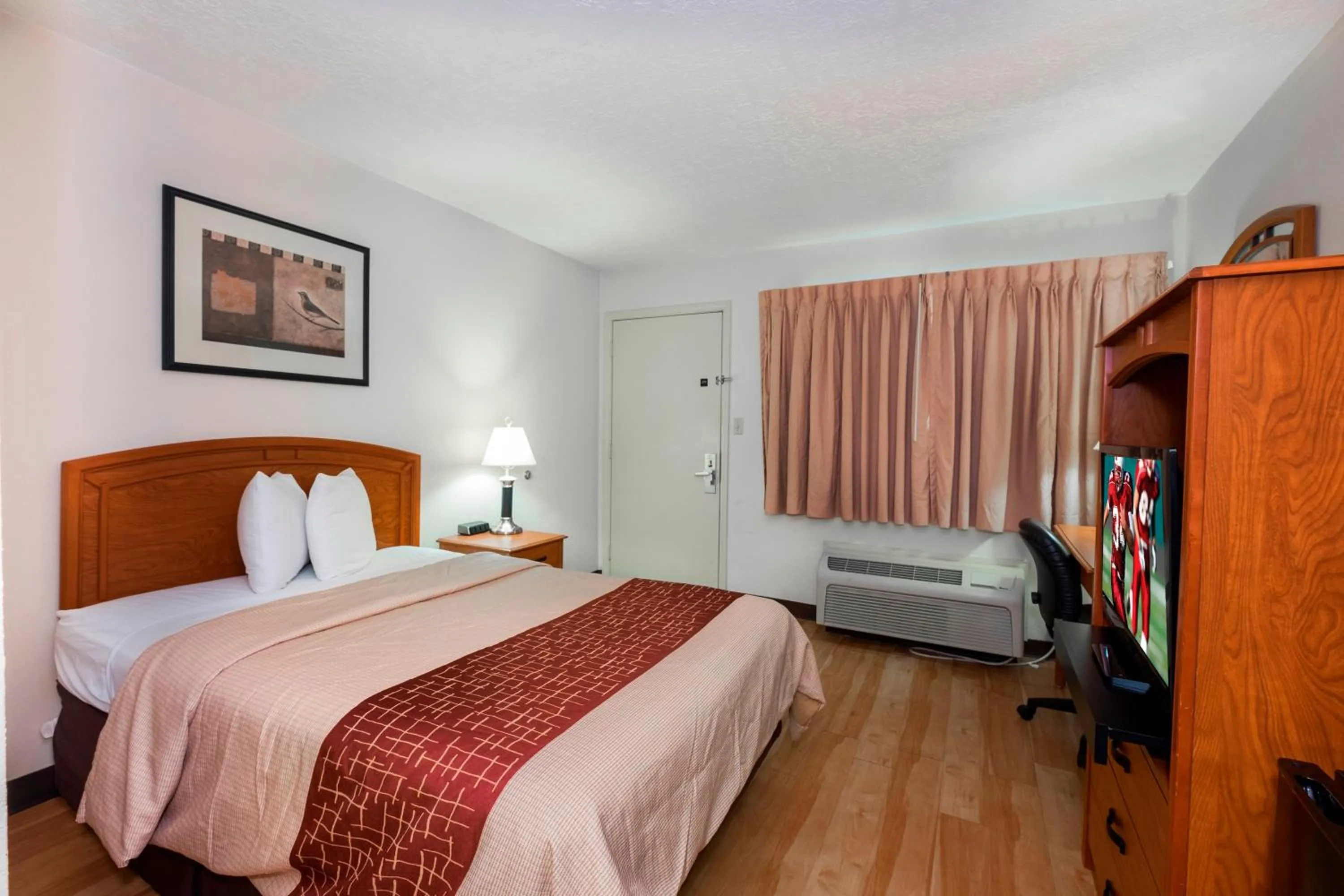 Floor plan, Bed in Red Roof Inn Columbus Northeast Westerville