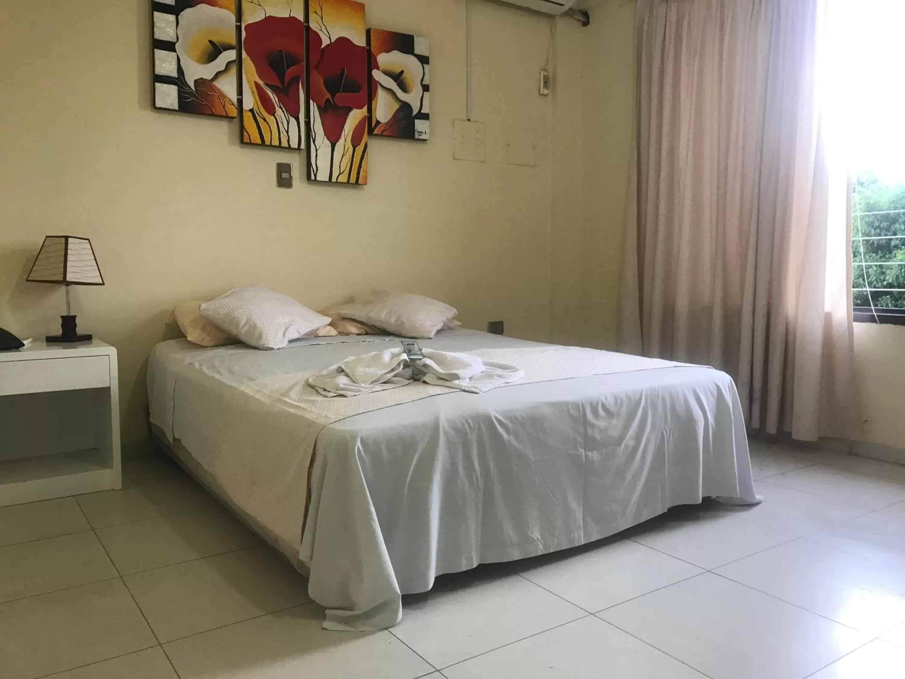 Bed in Hotel Viru Viru II