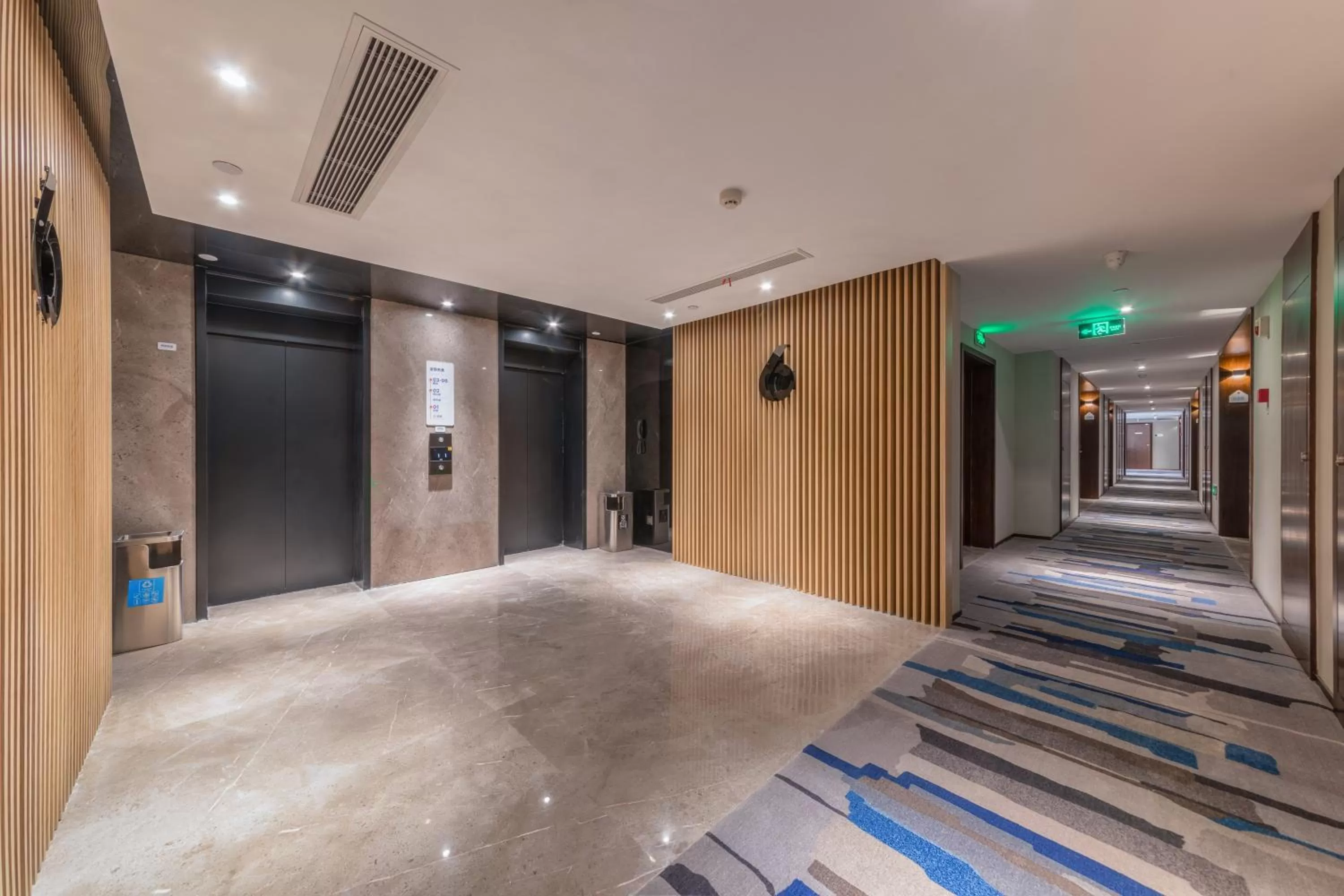 Lobby or reception in Holiday Inn Express Ningbo City Center by IHG