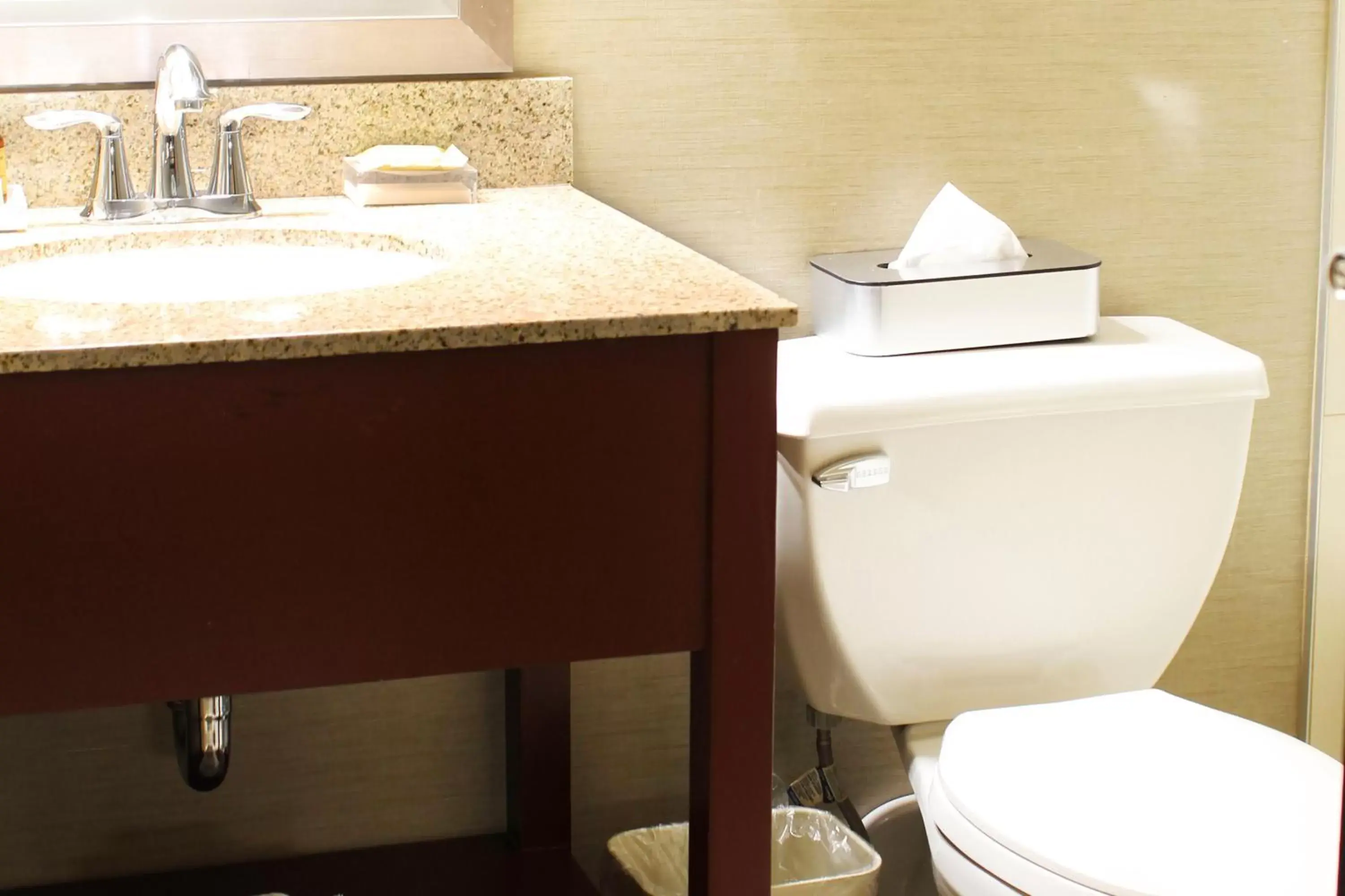 Queen Room in Hotel Burbank Queen Room in Hotel Burbank