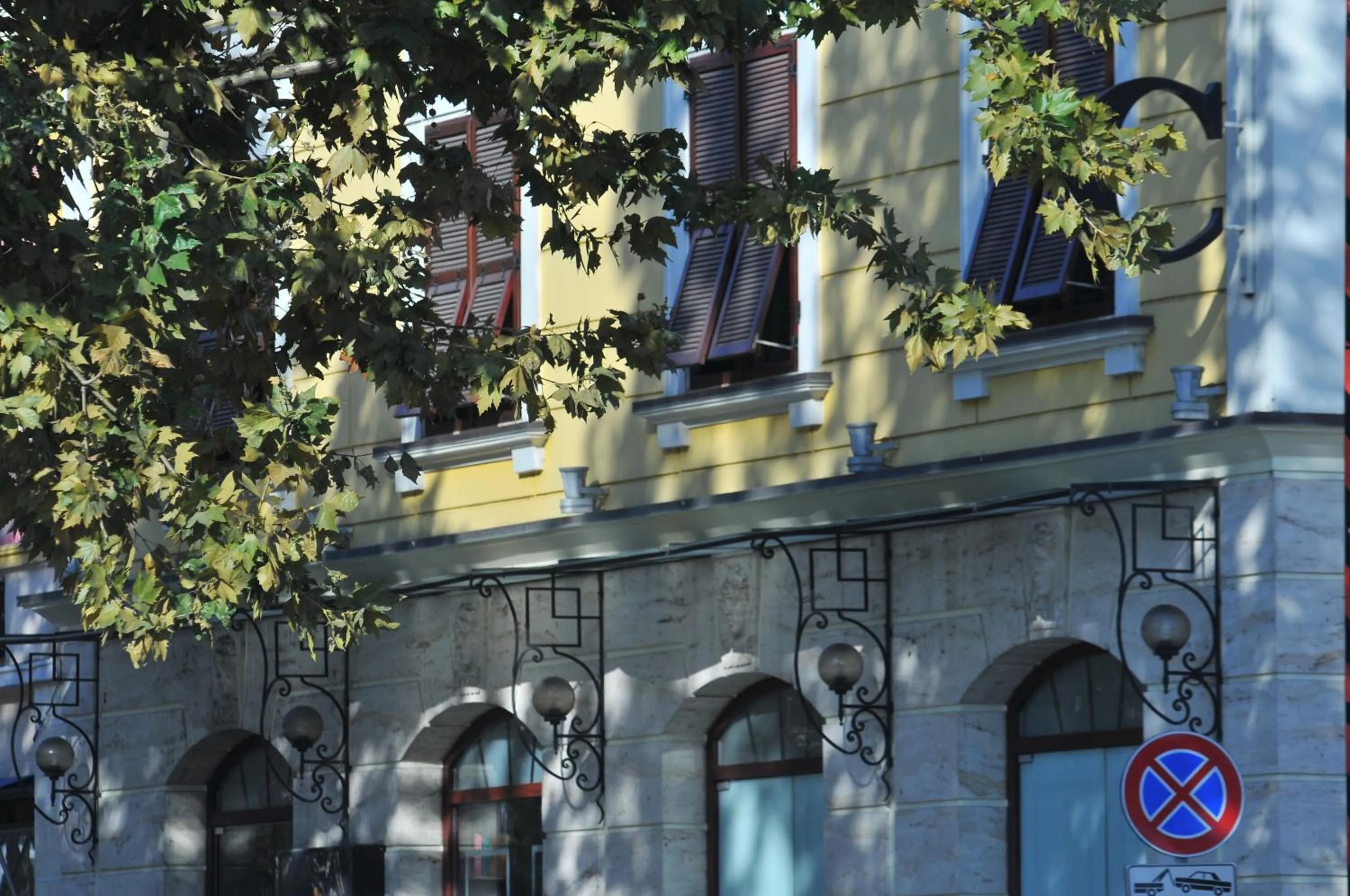 Facade/entrance in MonarC Hotel