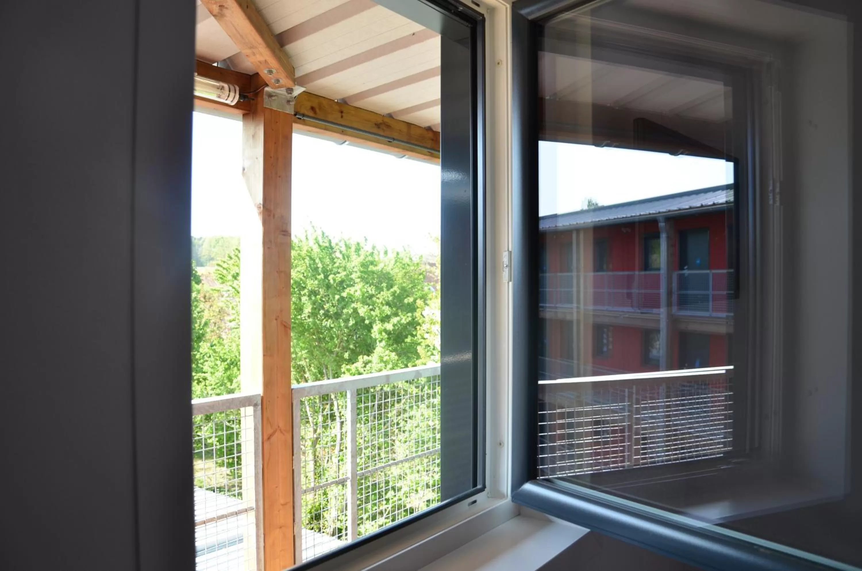 Photo of the whole room in Eklo Hotels Le Mans