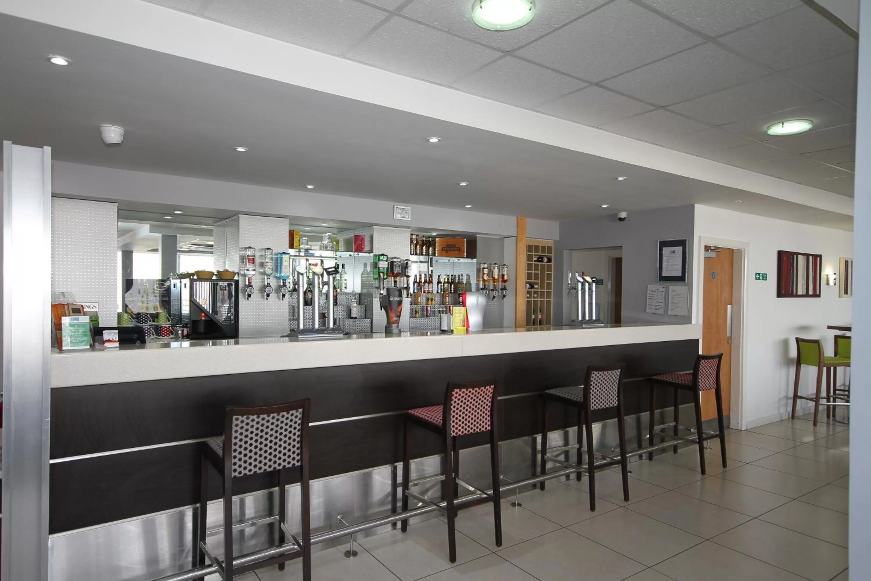 Lounge or bar in Holiday Inn Express Nuneaton by IHG