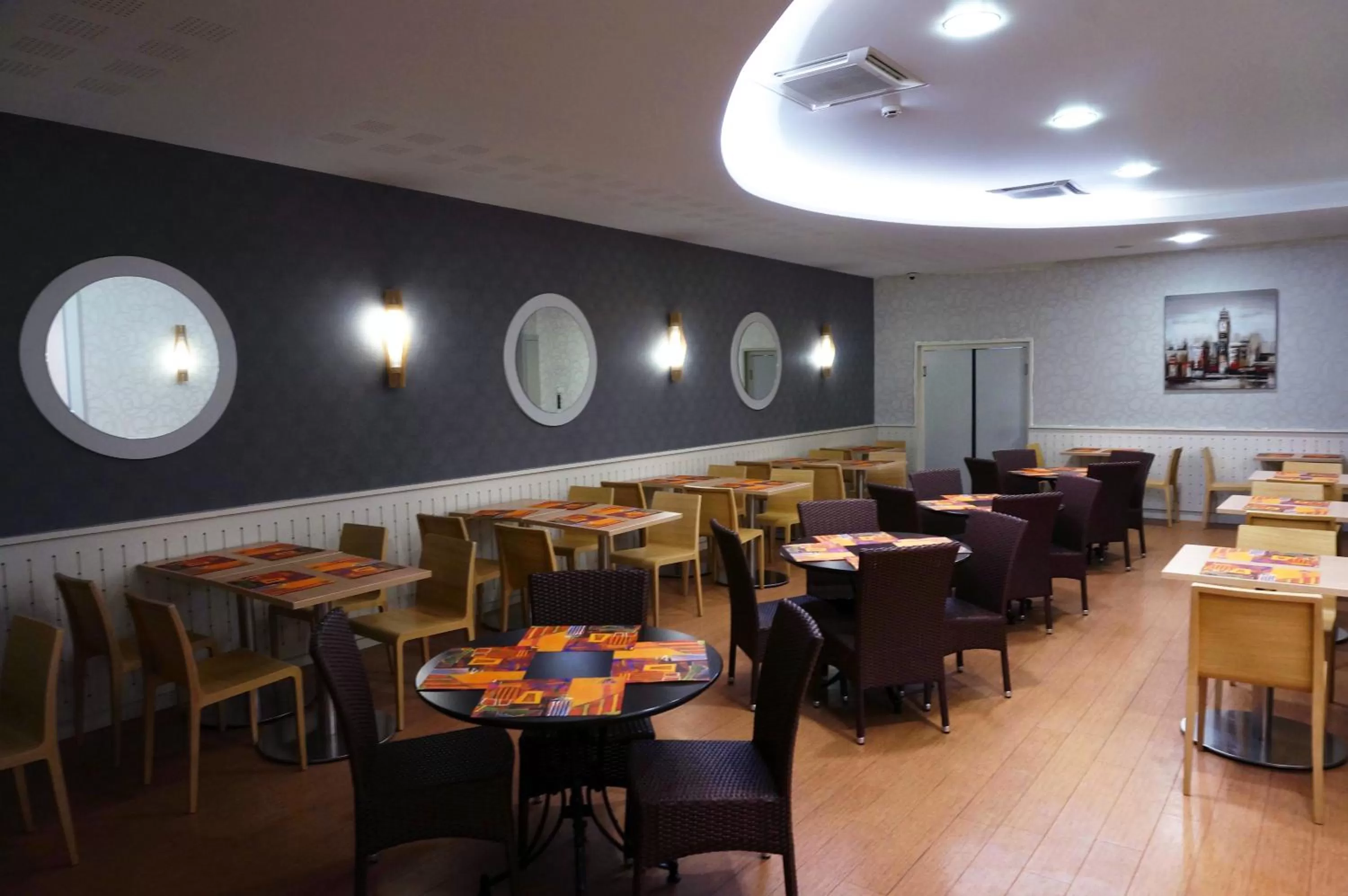 Restaurant/places to eat in LOGIS Hôtel de Bourgogne - Mâcon