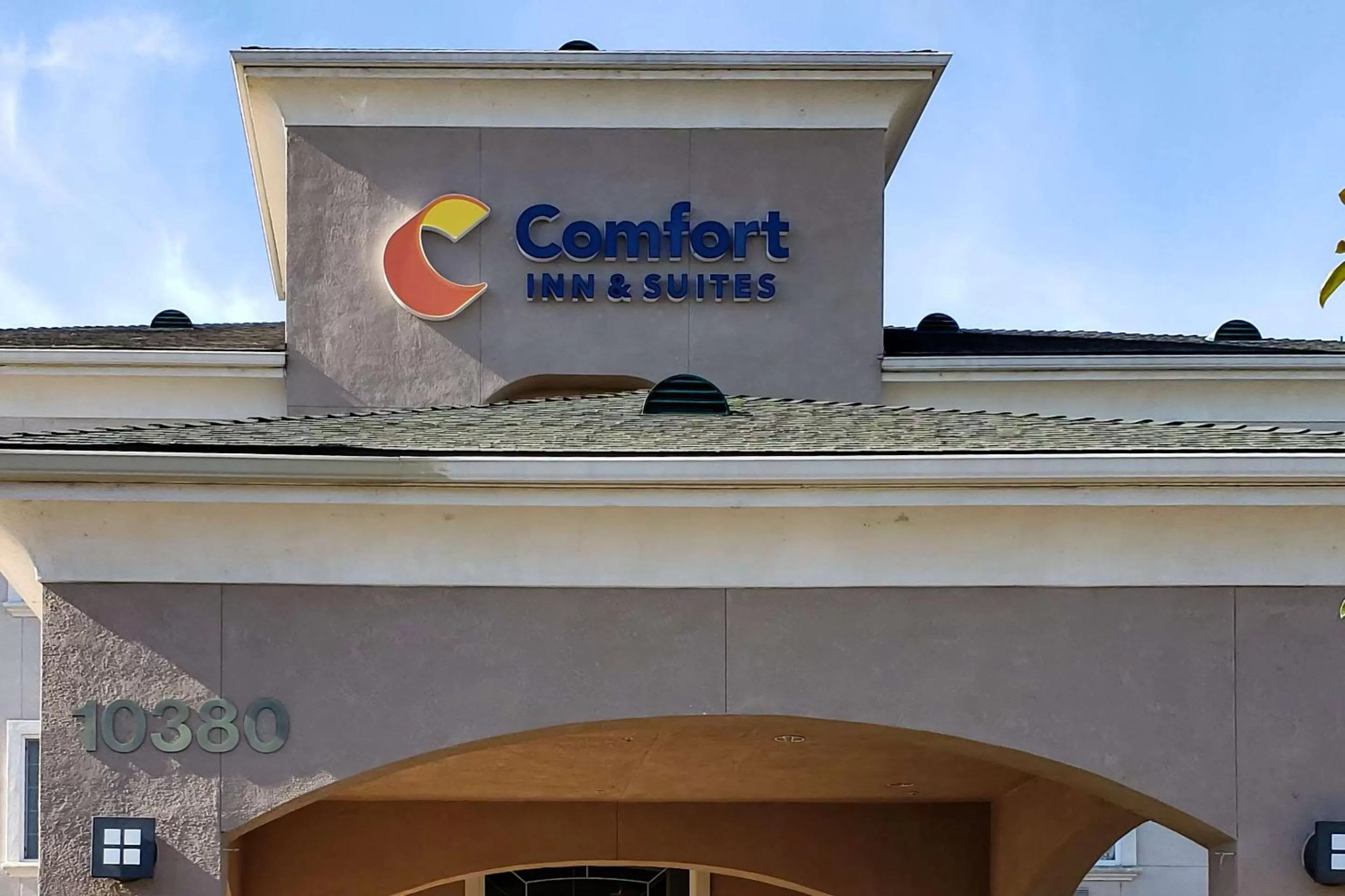 Property building in Comfort Inn & Suites Galt - Lodi North