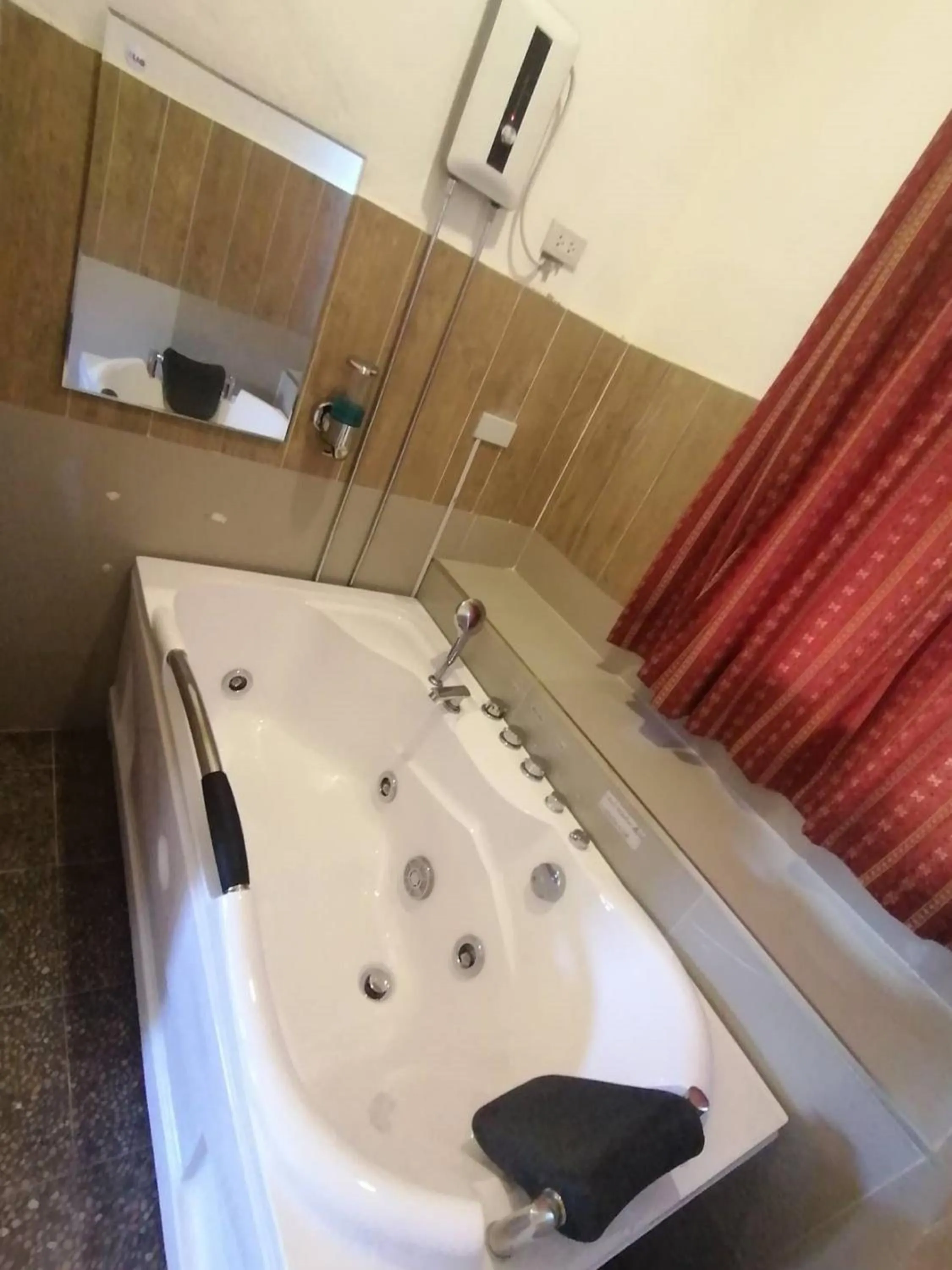 Hot Tub in Baan Kaew Ruen Kwan