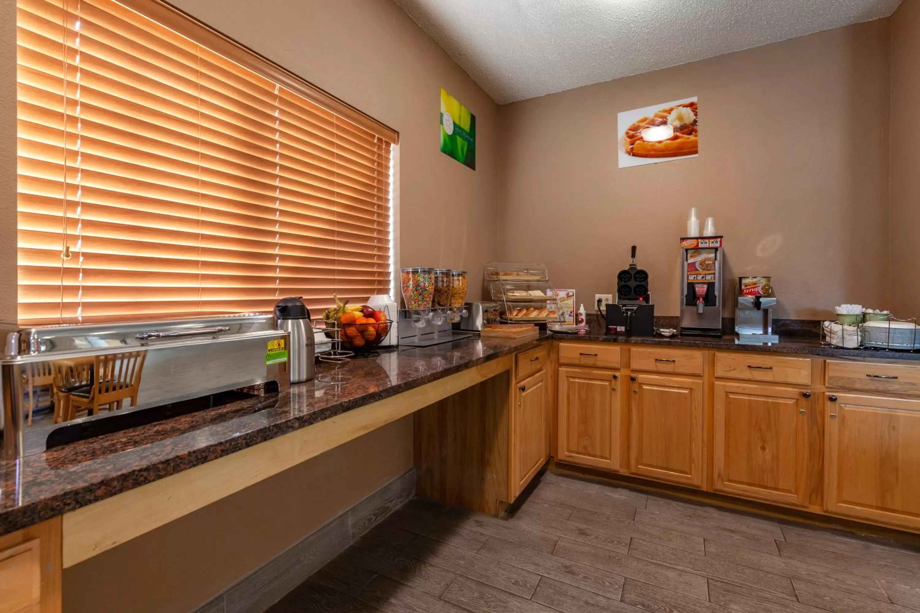 Breakfast in Quality Inn Redgranite