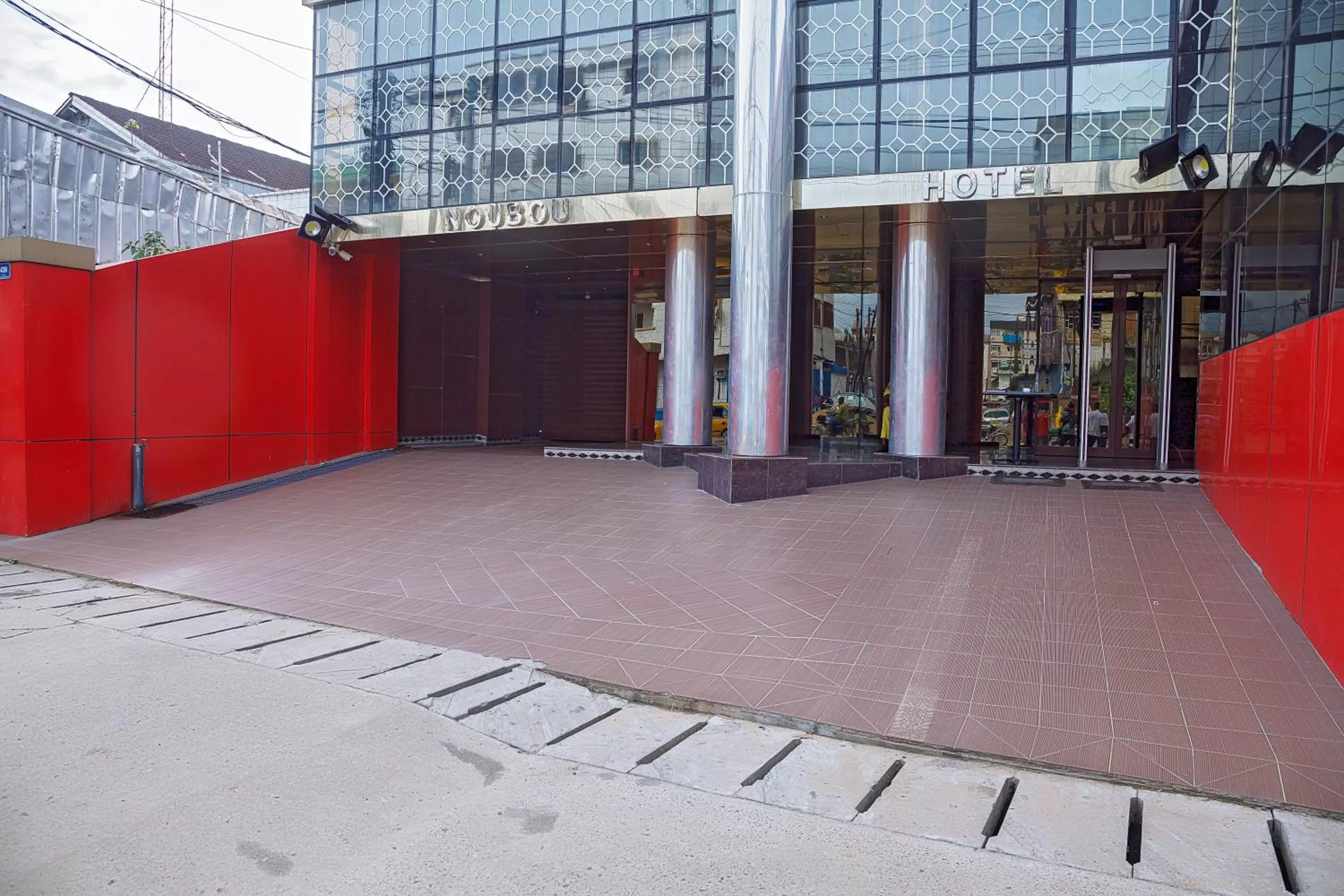 NOUBOU INTERNATIONAL HOTEL BONAPRISO