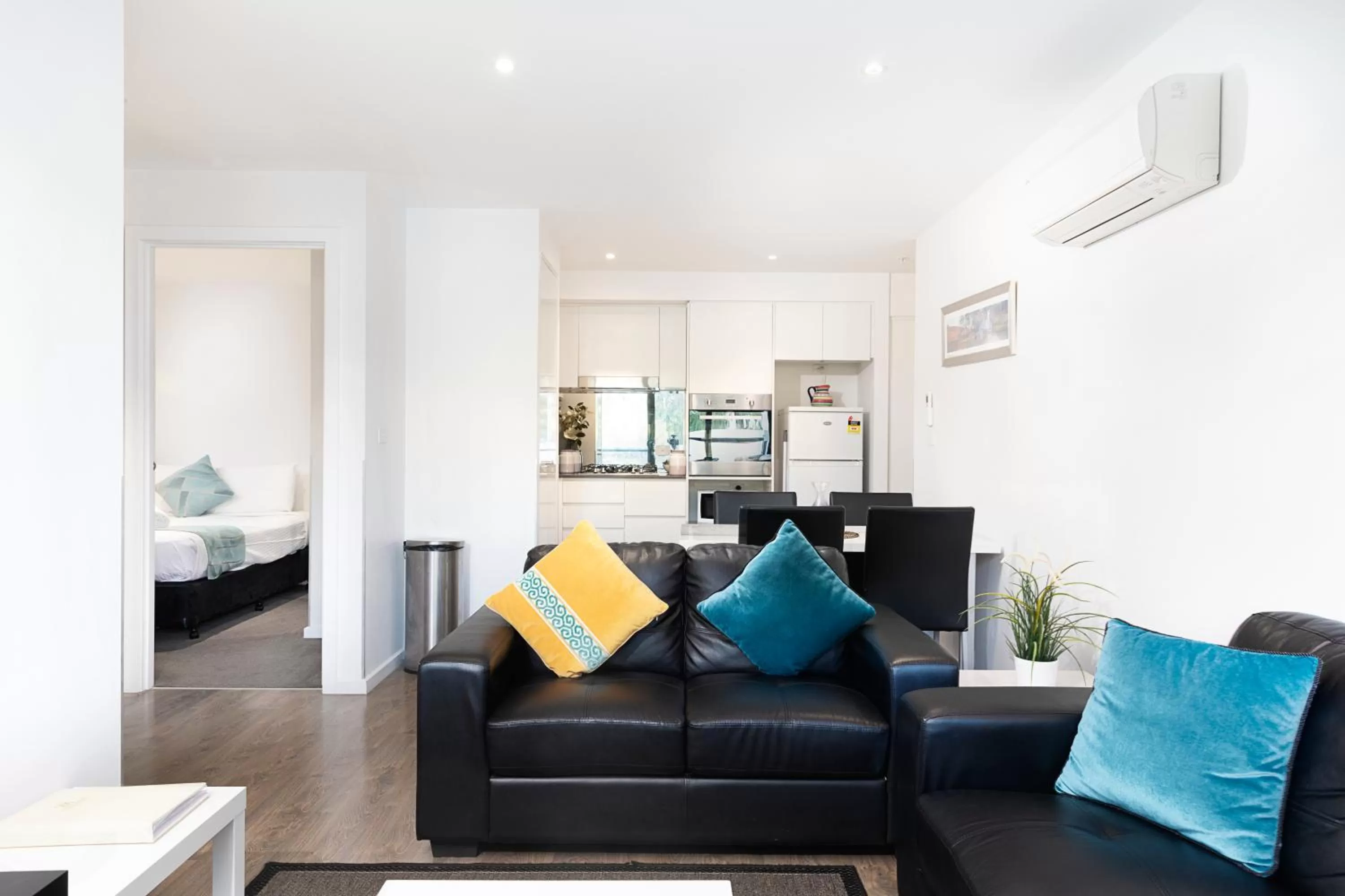 Kitchen or kitchenette in RNR Serviced Apartments North Melbourne