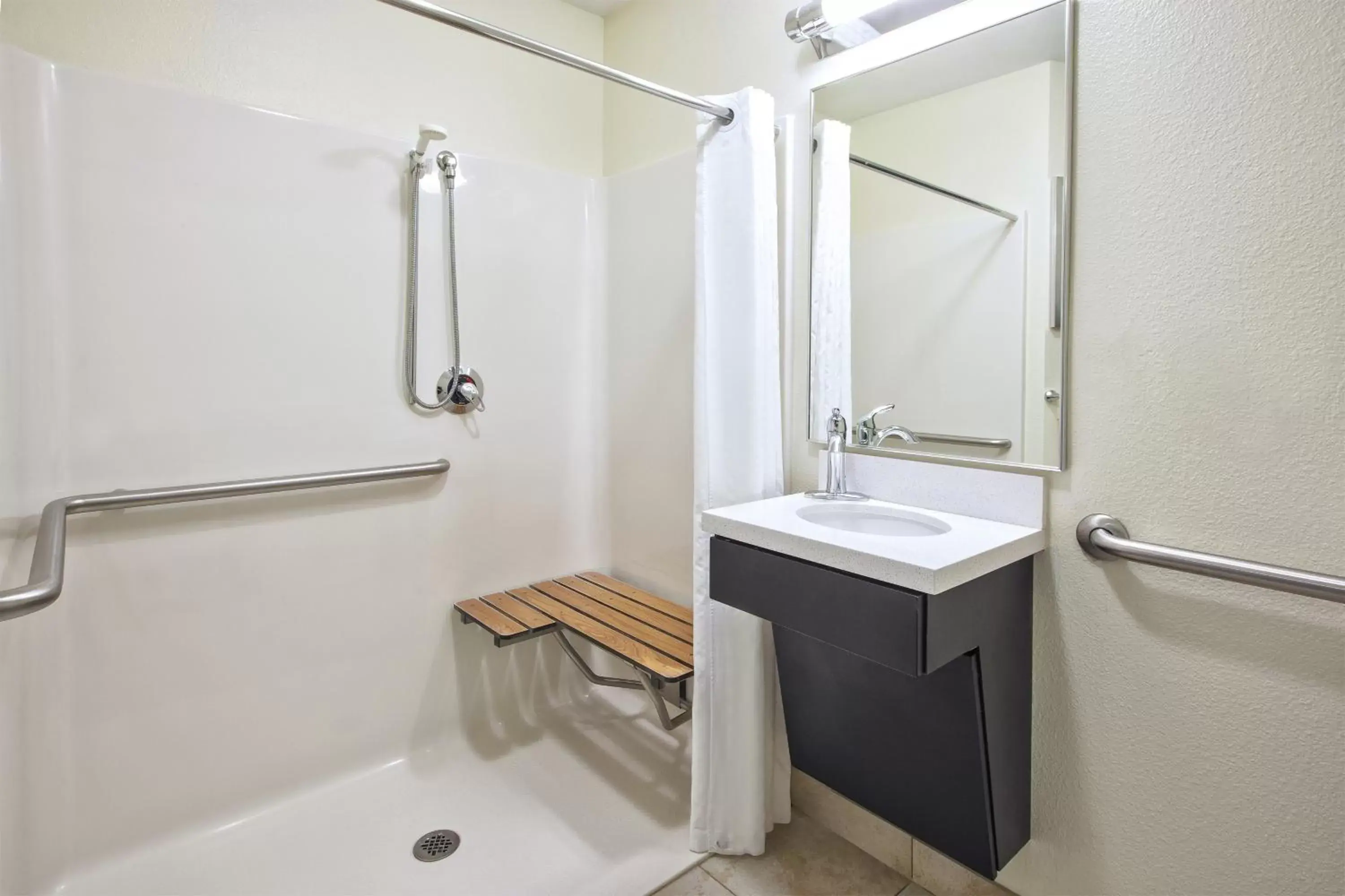 Queen Studio Suite with Roll in Shower in Candlewood Suites Indianapolis Airport by IHG Queen Studio Suite with Roll in Shower in Candlewood Suites Indianapolis Airport by IHG