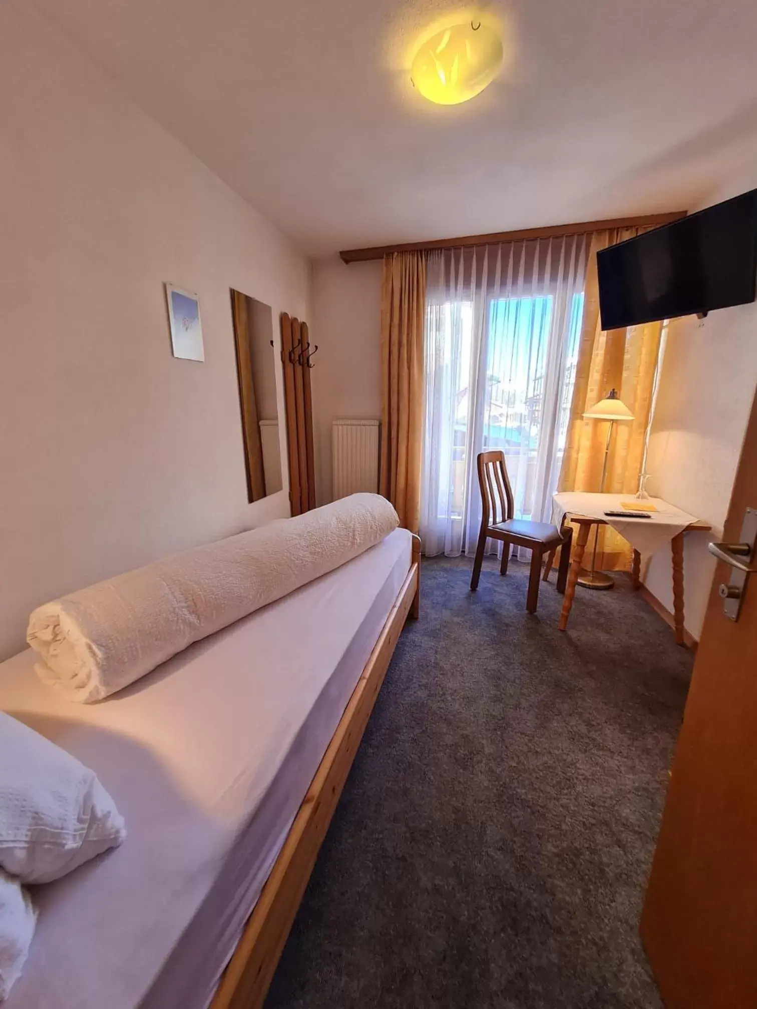 Single Room with Balcony - single occupancy in Hotel Krone - only Bed & Breakfast Single Room with Balcony - single occupancy in Hotel Krone - only Bed & Breakfast