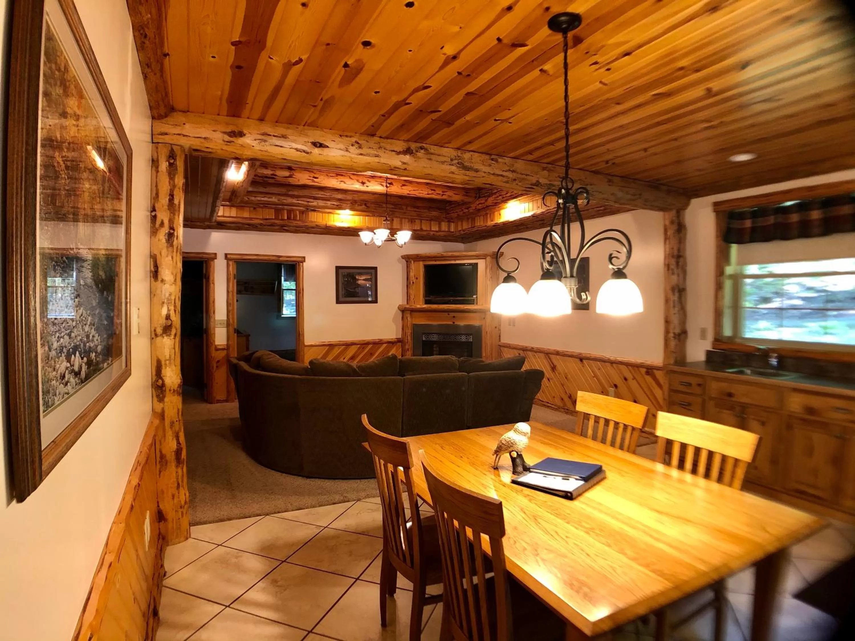 Sojourner's Lodge & Log Cabin Suites
