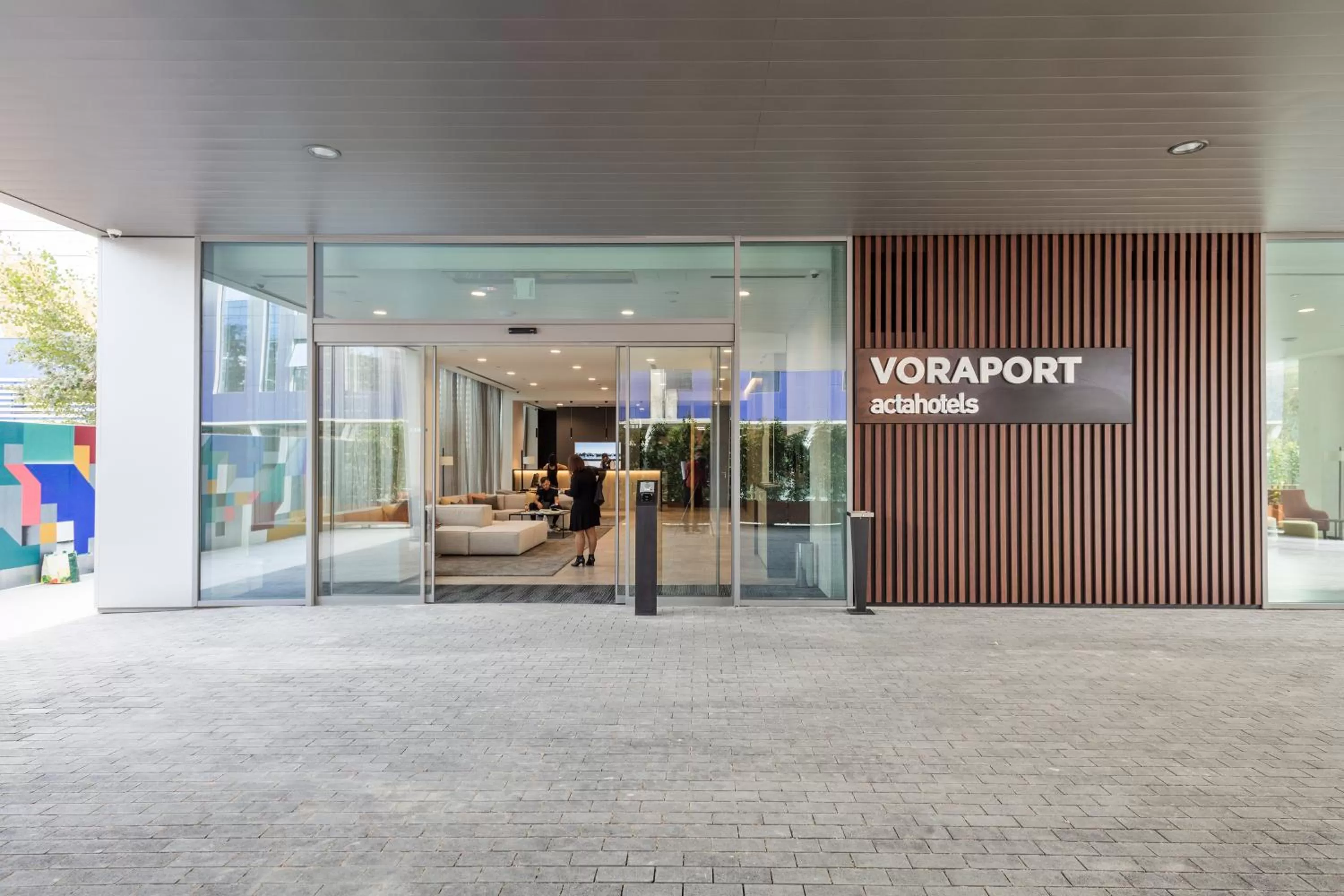 Facade/entrance in Acta Voraport