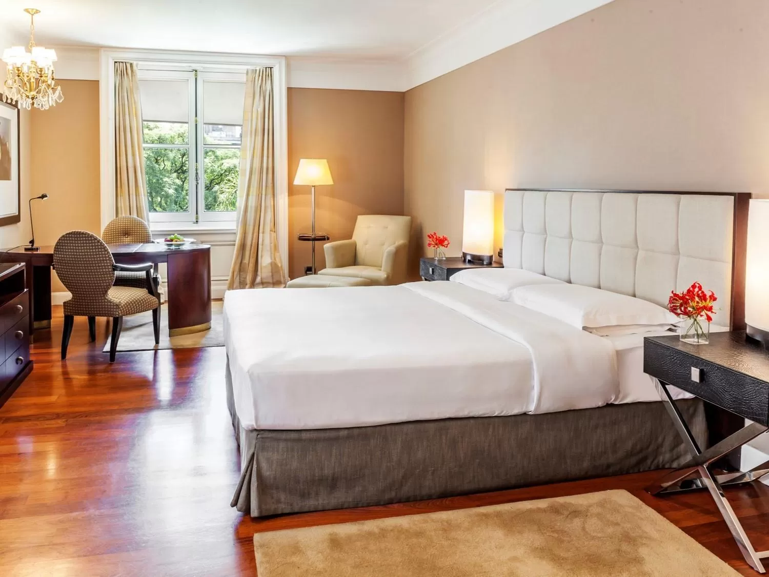 Photo of the whole room, Bed in Palacio Duhau - Park Hyatt Buenos Aires