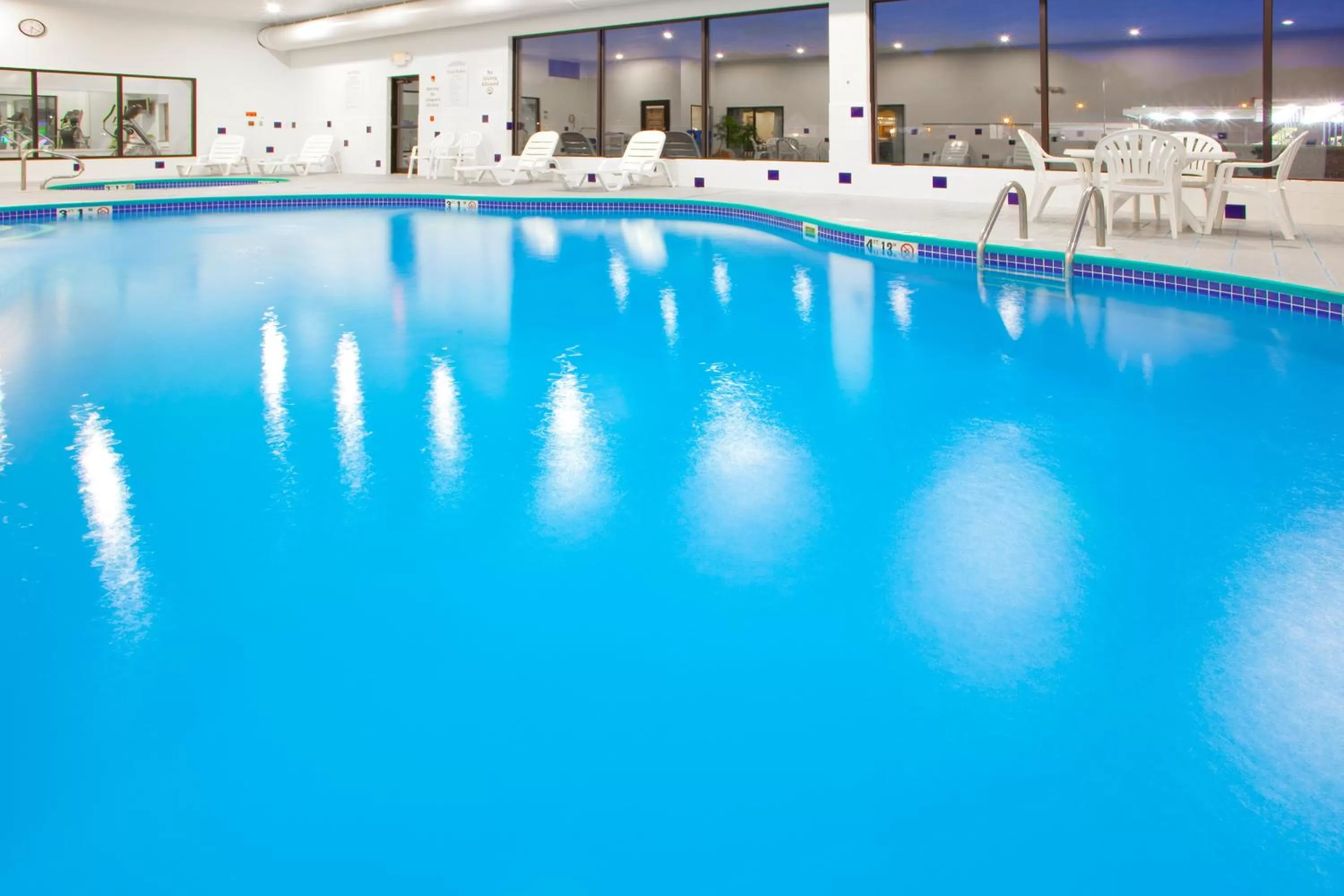 Swimming pool in Holiday Inn Express Hotel & Suites Elkins by IHG
