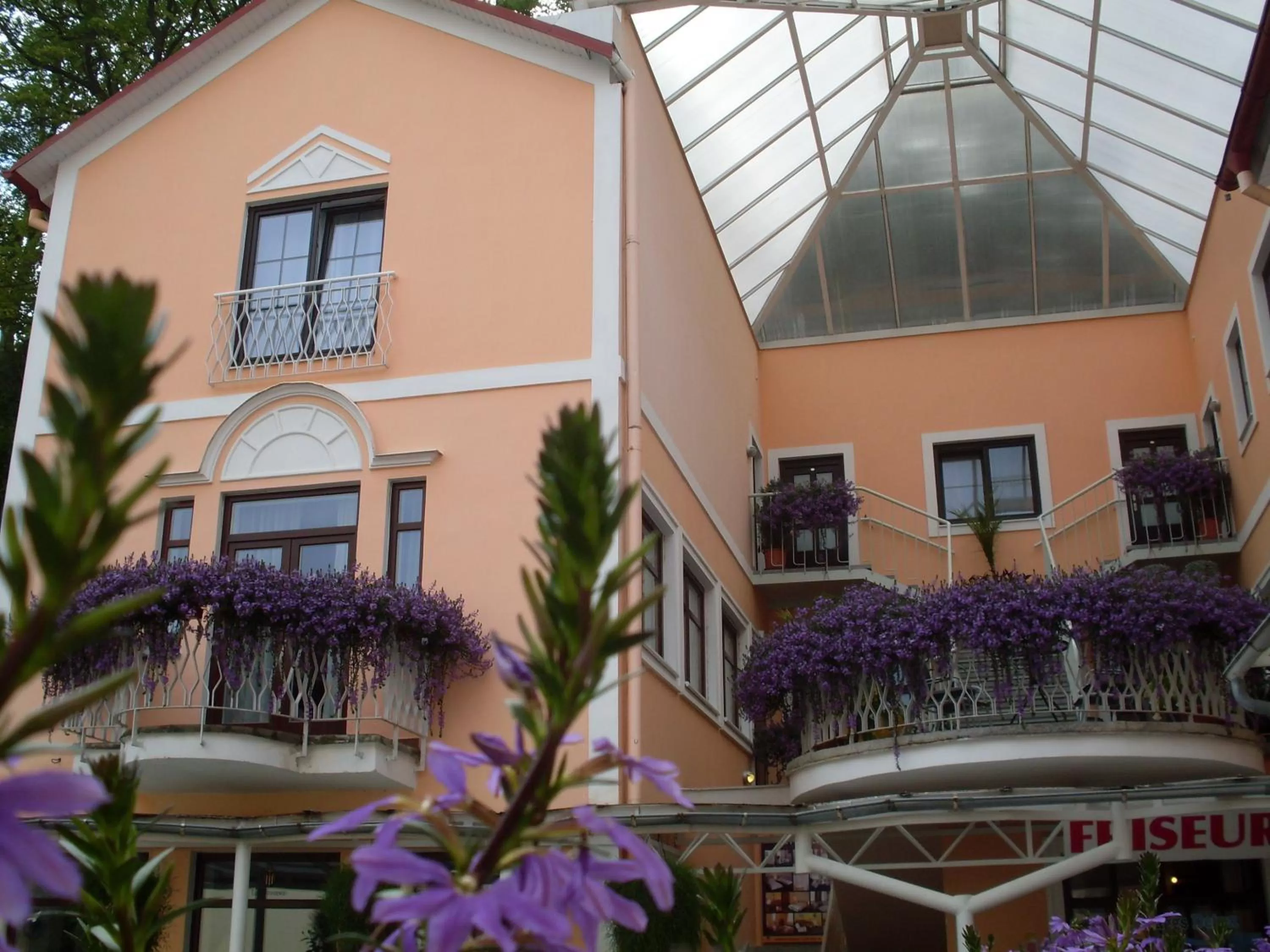 Facade/entrance, Property Building in Apartma La Provence