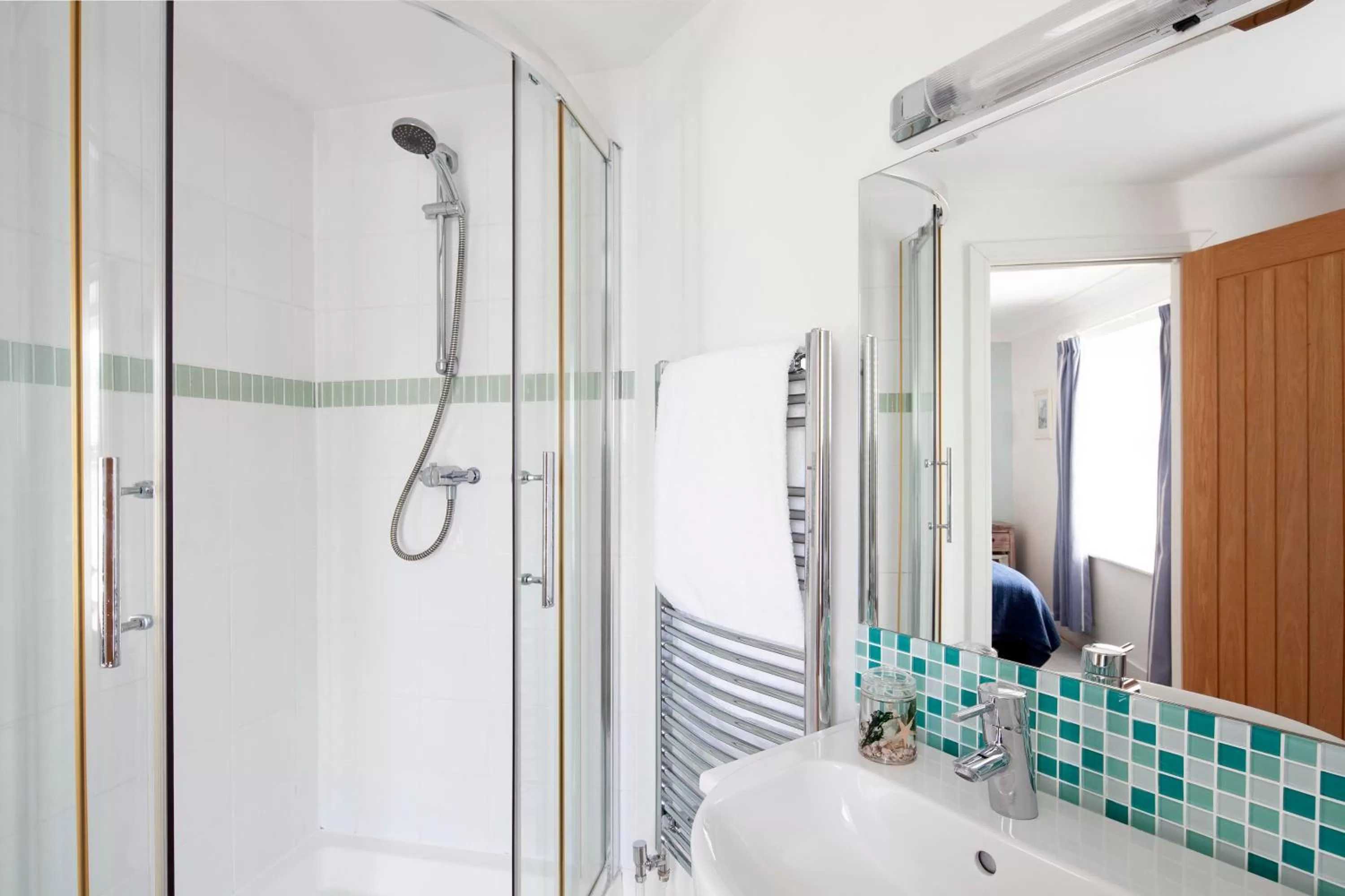 Bathroom in The Artist Loft, Ensuite Guest Rooms, Porthleven