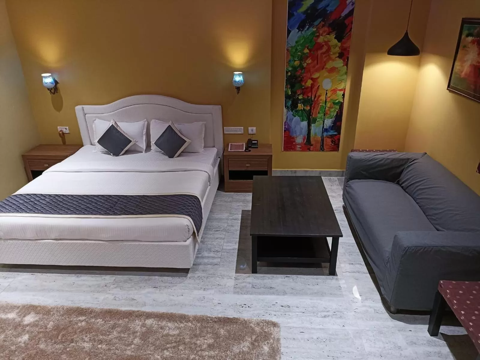 Bed in Sangam Inn & Banquets