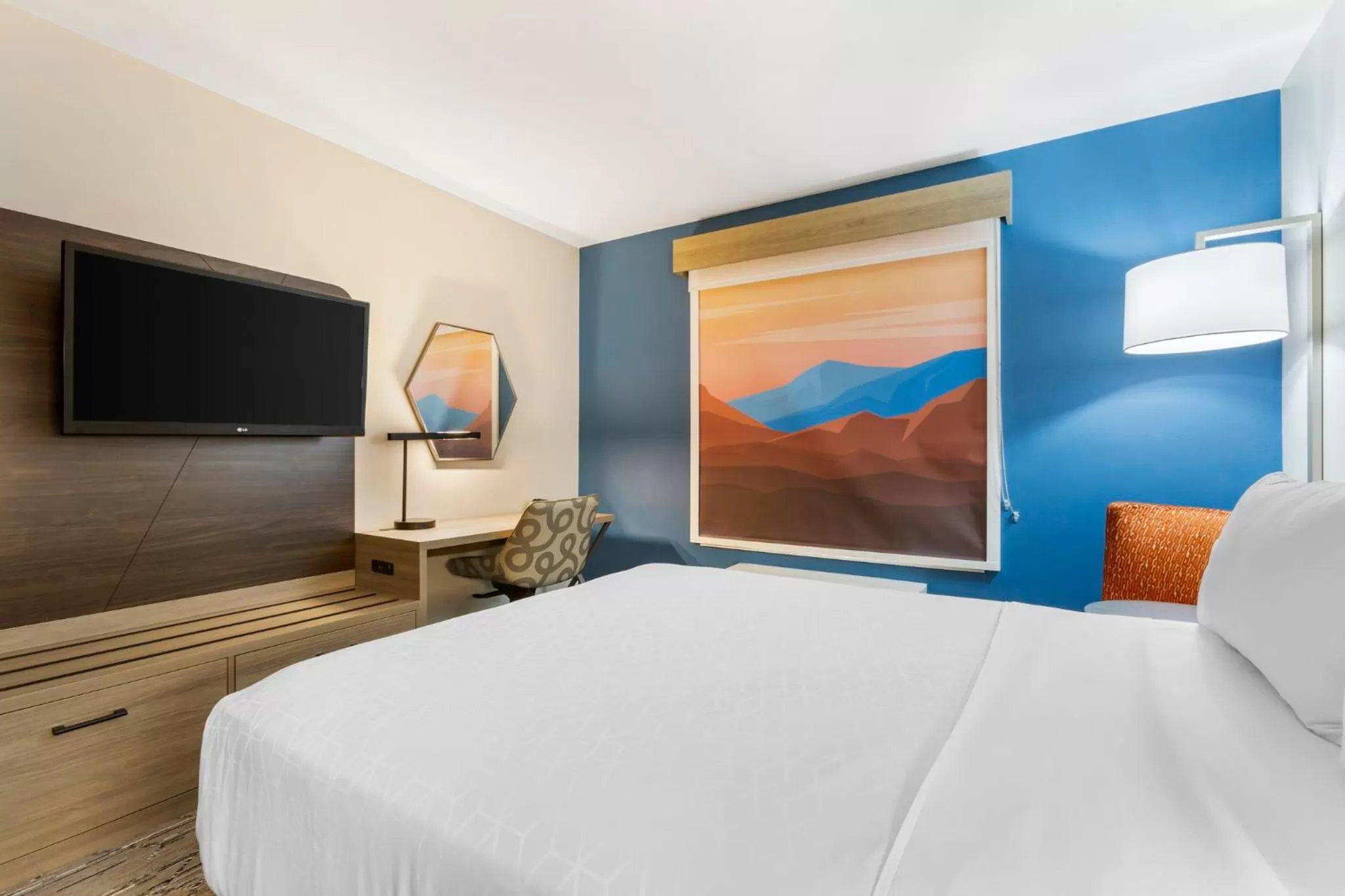 Photo of the whole room, Bed in Holiday Inn Express Belgrade-Bozeman Area by IHG