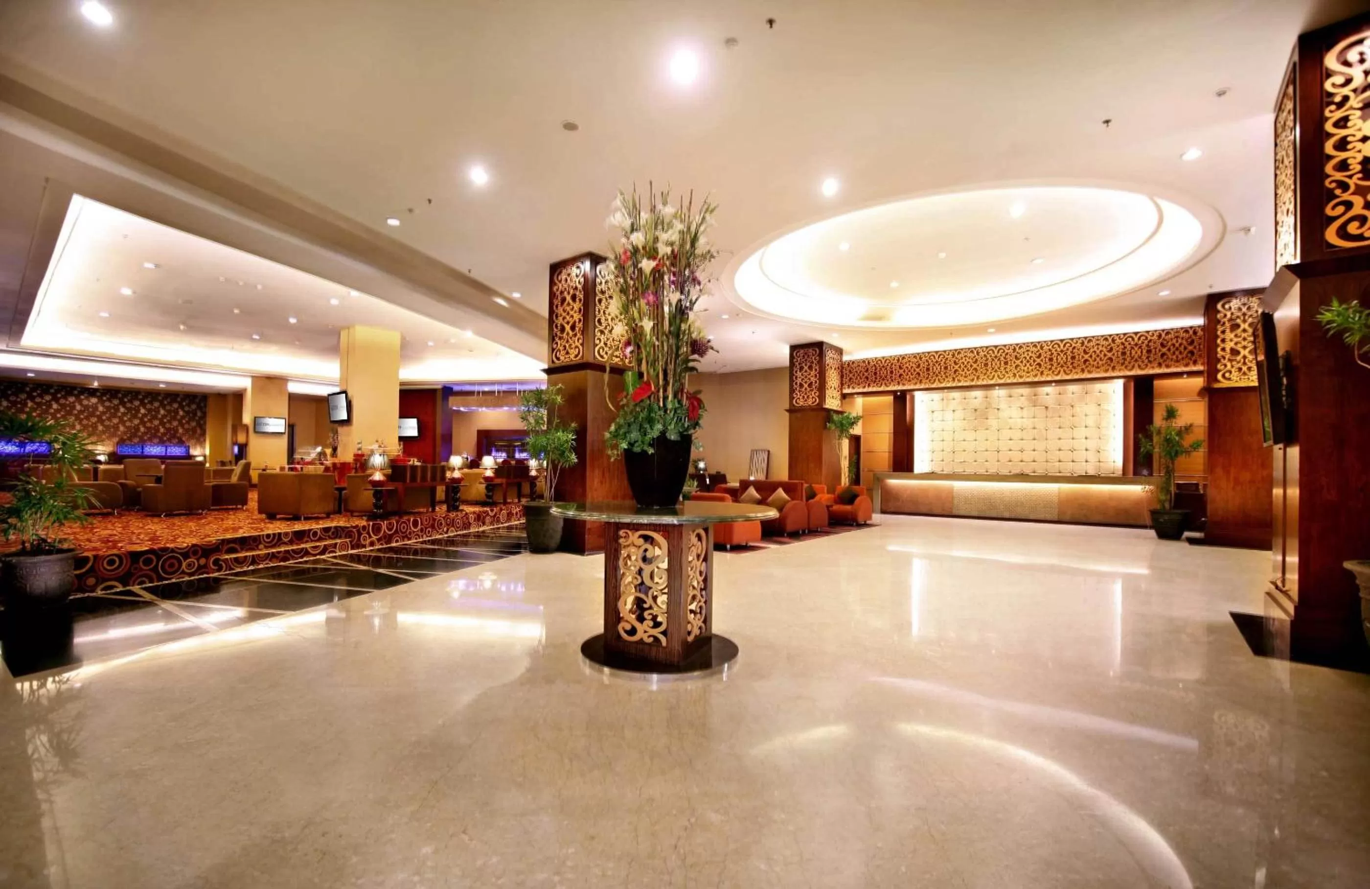 Lobby or reception in Aston Samarinda Hotel and Convention Center