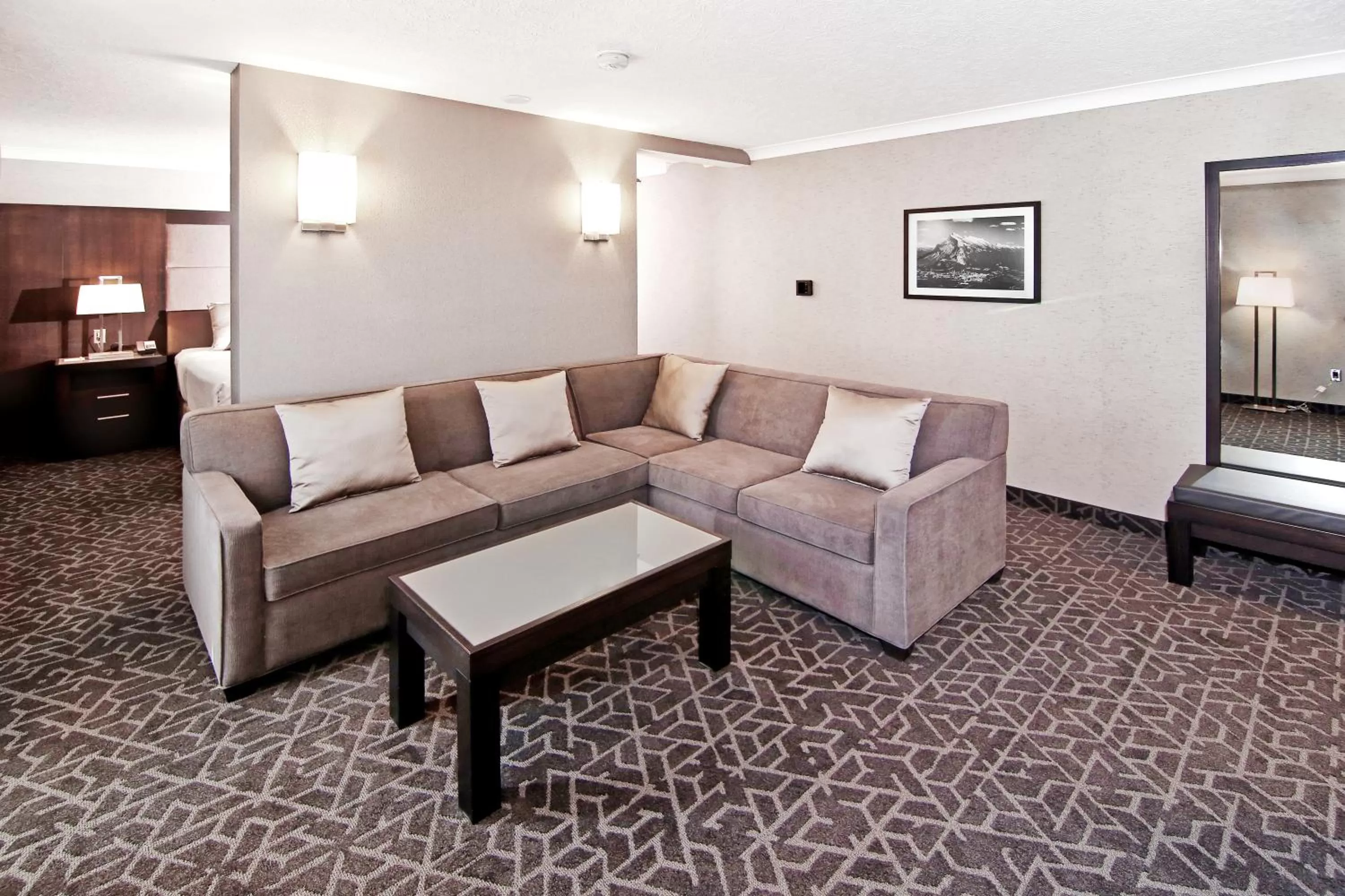 Seating area in Best Western Plus Banff International Lodge