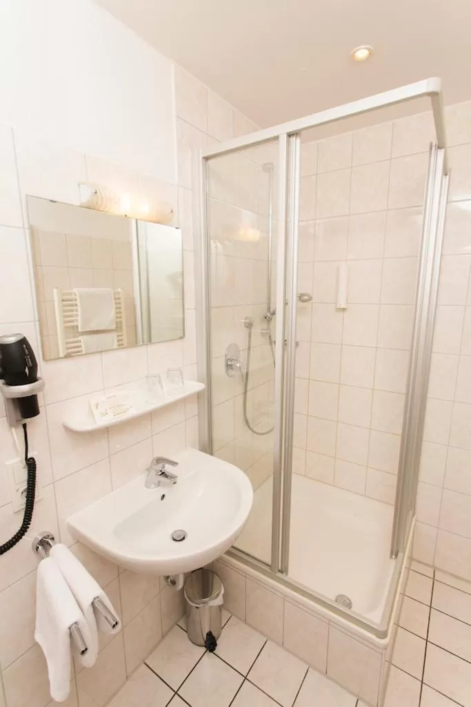 Bathroom in Alpengasthof Hörnlepass