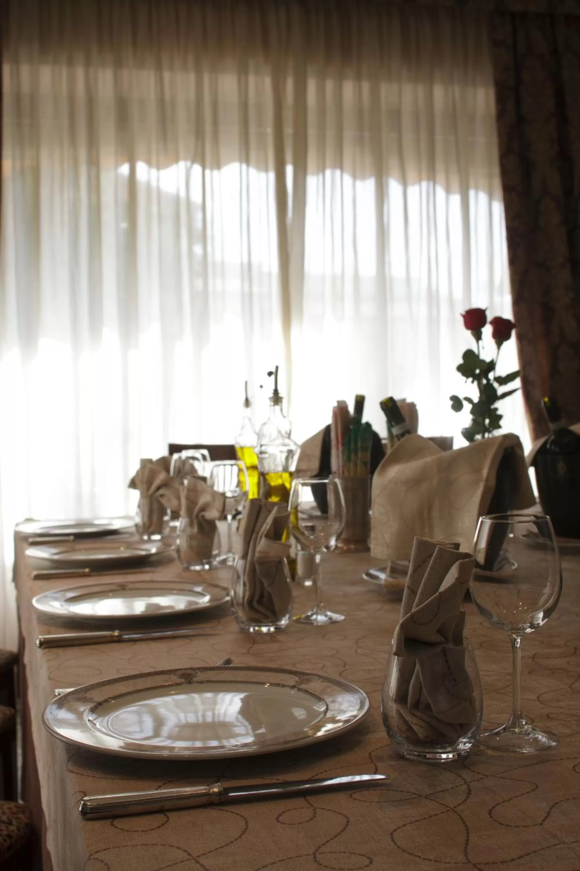 Restaurant/places to eat in Astor Hotel Vintage