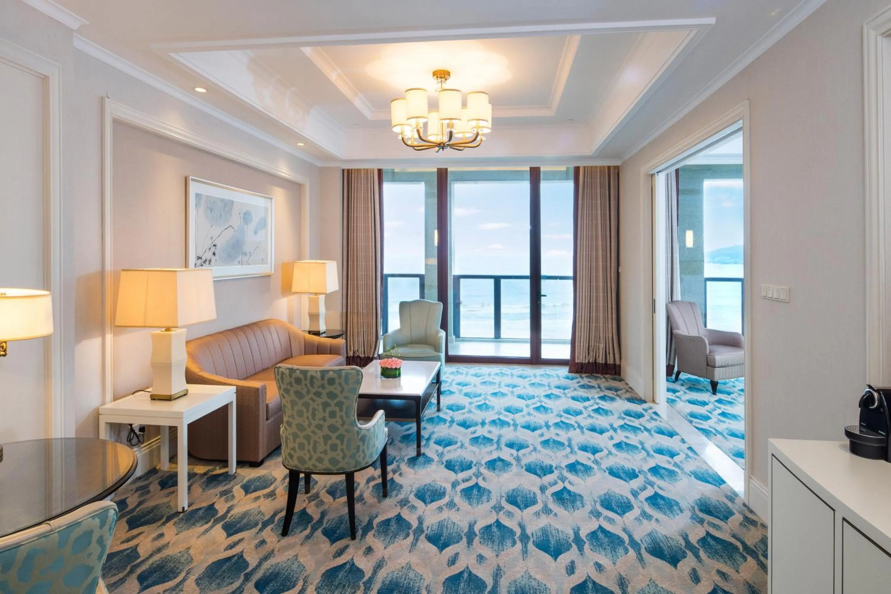 Living room in The Westin Zhujiajian Resort, Zhoushan