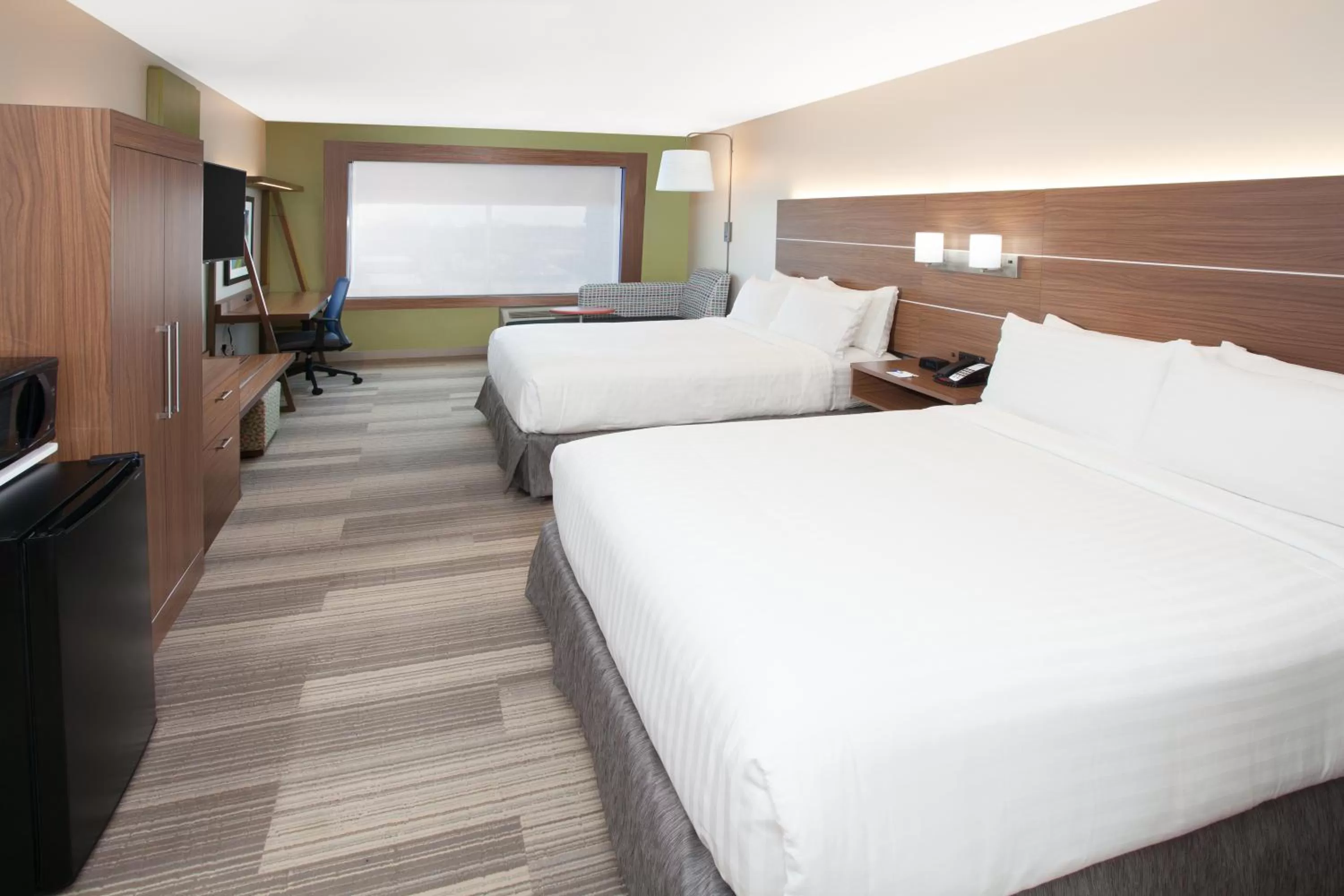 Bed in Holiday Inn Express & Suites - Sterling Heights-Detroit Area by IHG