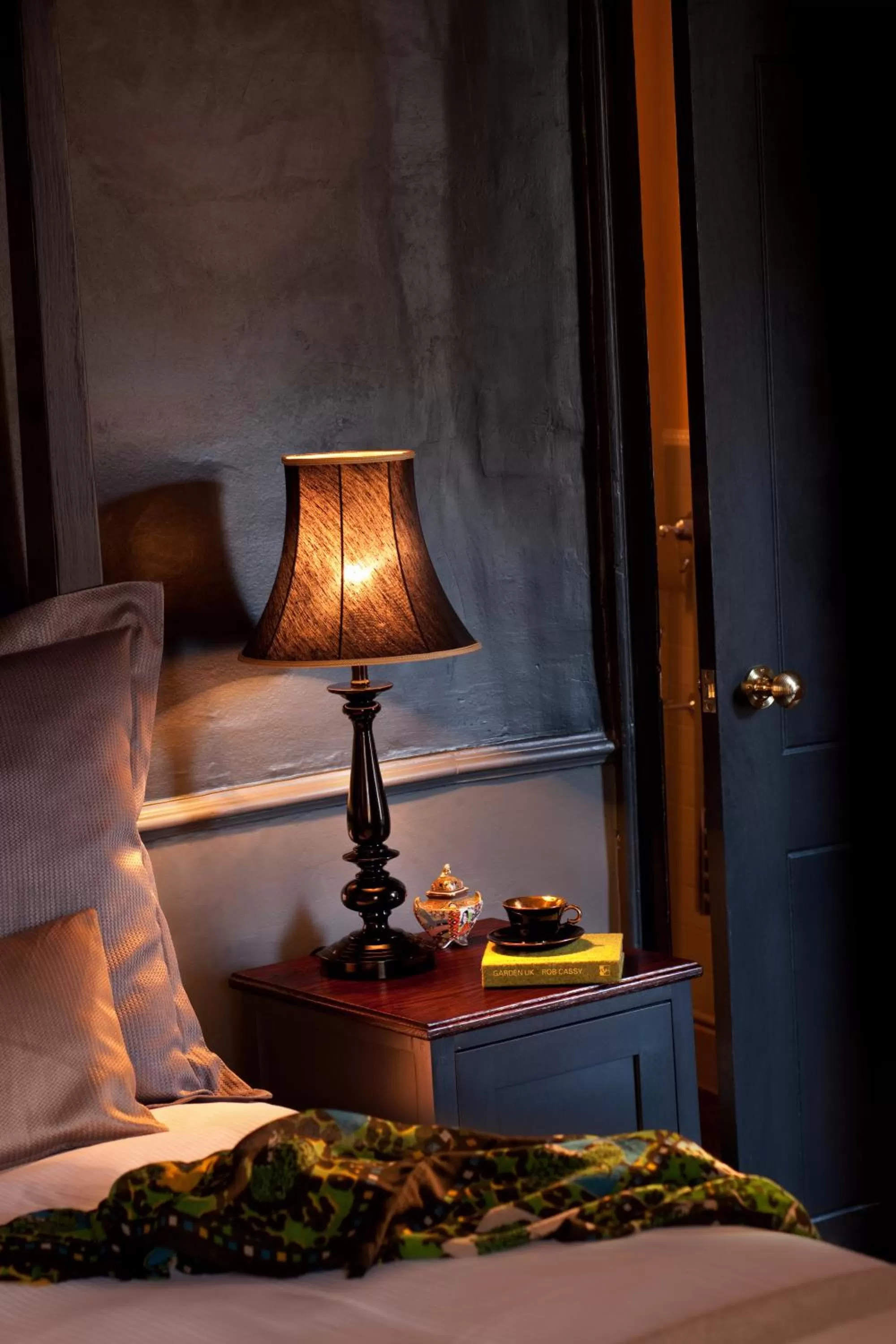 Decorative detail, Bed in The Crown And Thistle, Abingdon