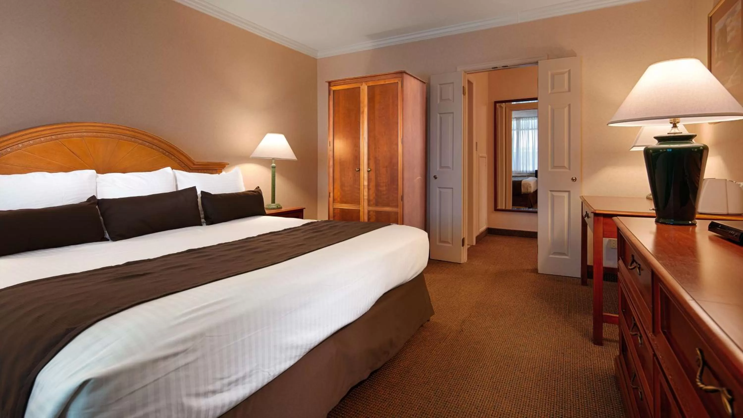 King Room - Smoking  in Brandywine Valley Inn SureStay Plus by Best Western