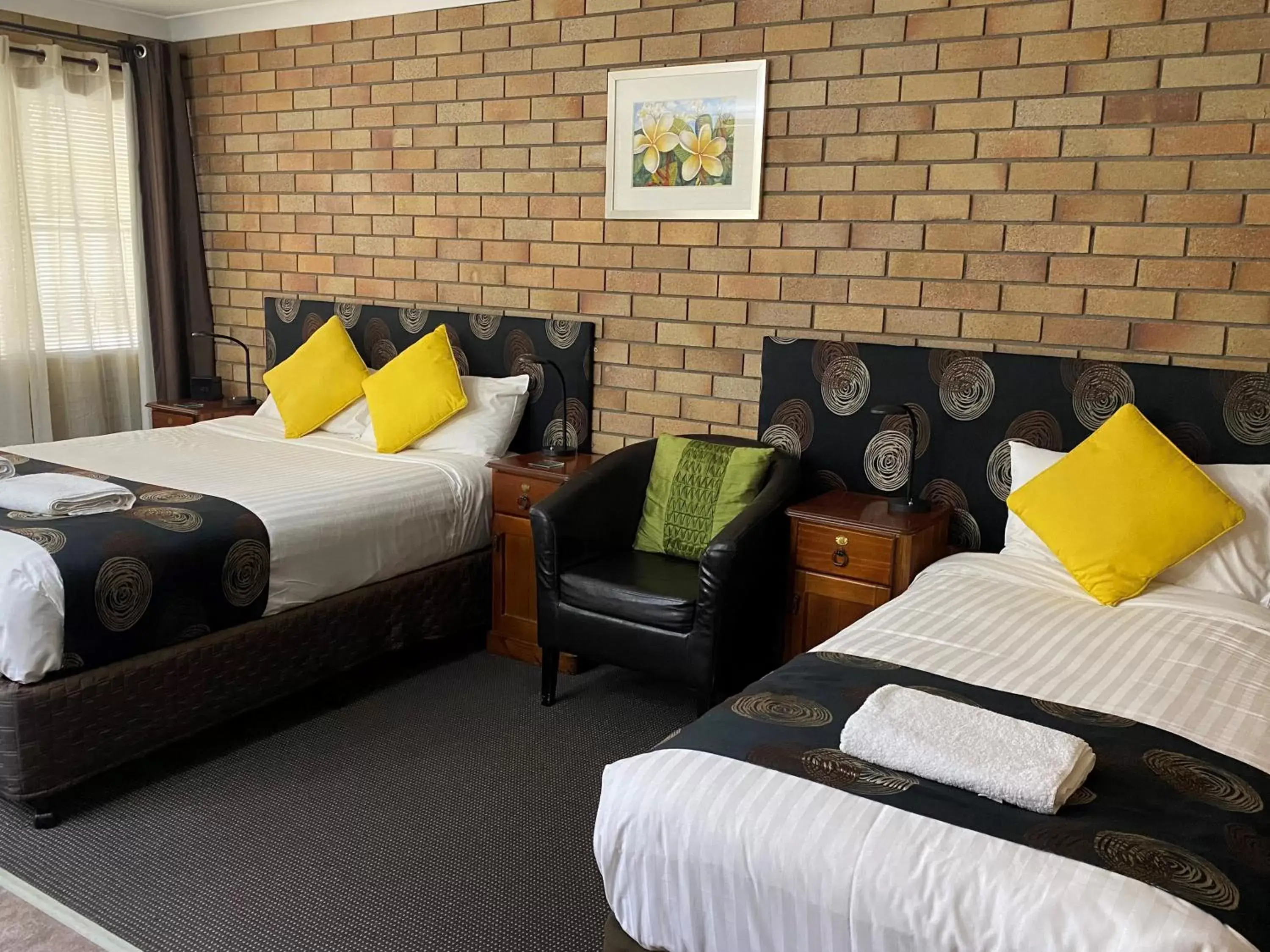 Standard Triple Room with One Queen Bed and One Single Bed in City View Motel Standard Triple Room with One Queen Bed and One Single Bed in City View Motel