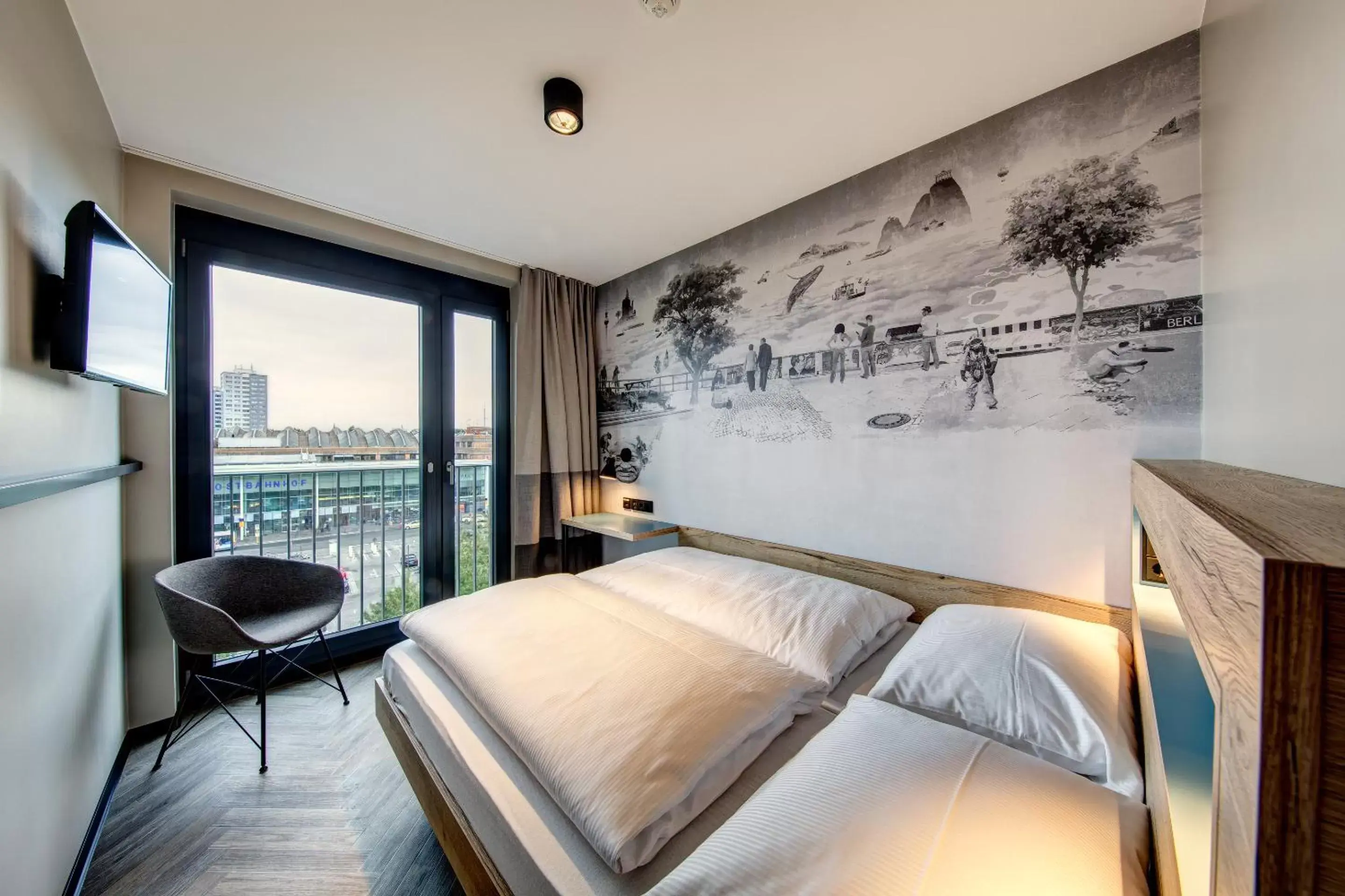 Standard Double Room Single Use - single occupancy in Schulz Hotel Berlin Wall at the East Side Gallery Standard Double Room Single Use - single occupancy in Schulz Hotel Berlin Wall at the East Side Gallery